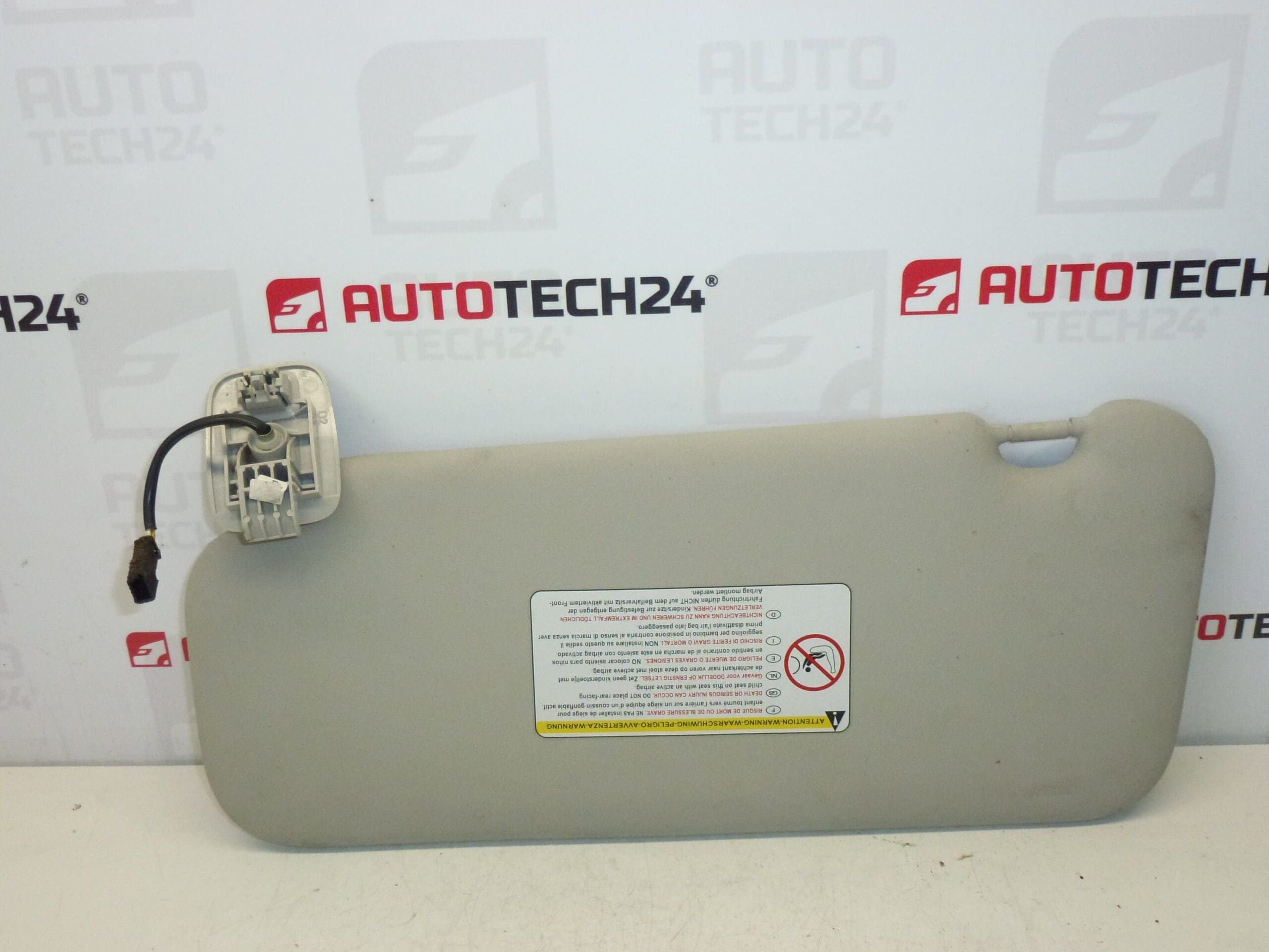 Štitnik za sunce Peugeot 407 desni 8143NZ