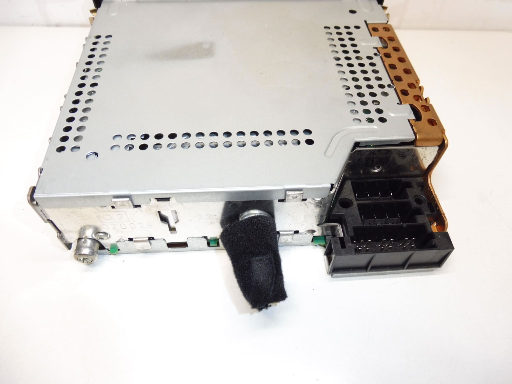 Auto radio s CD-om za Citroën i Peugeot 96599990XT00 - Slika 2