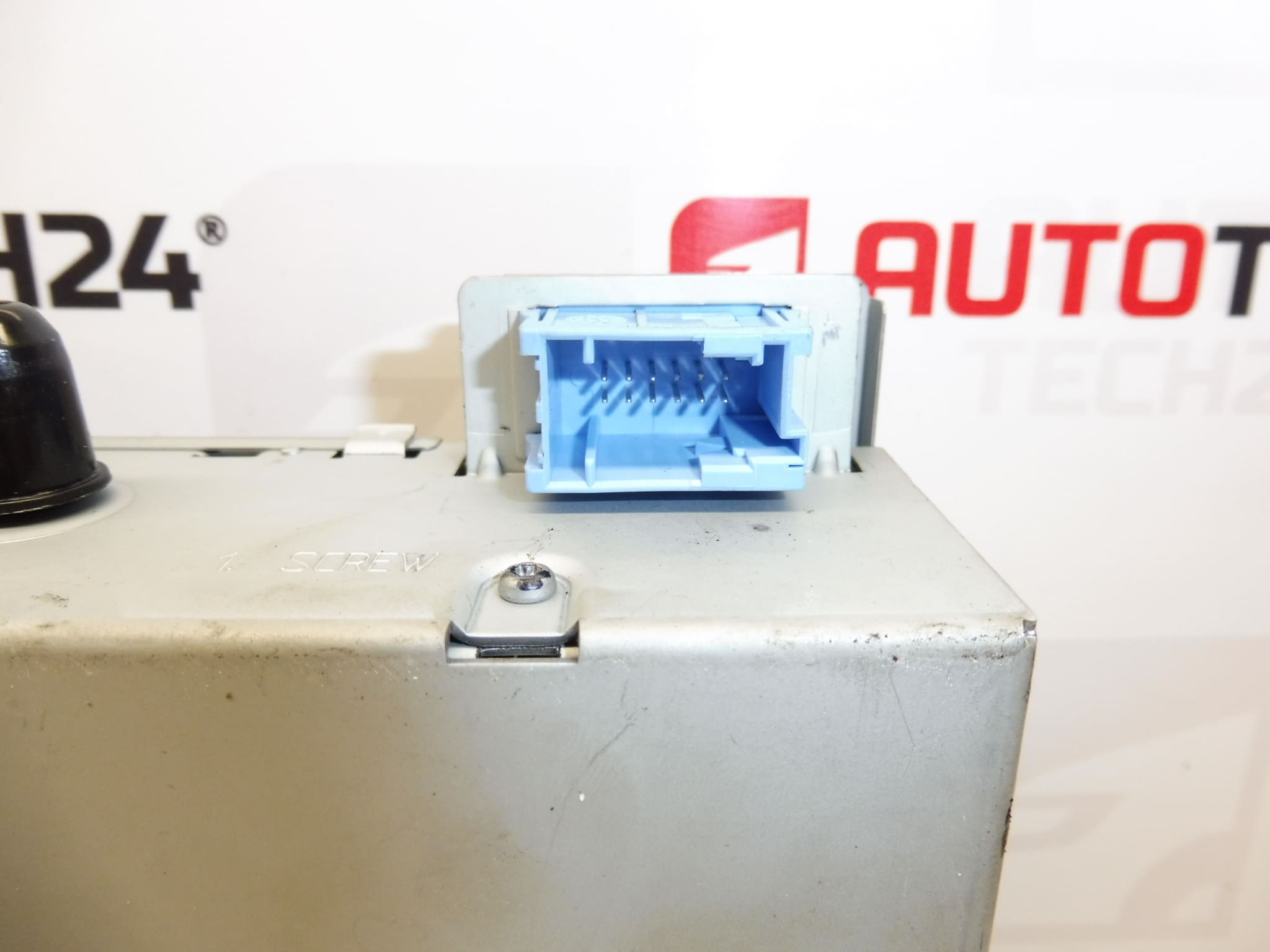 CD changer Citroën Peugeot 9660662677 6564AH 6564RL - Slika 2