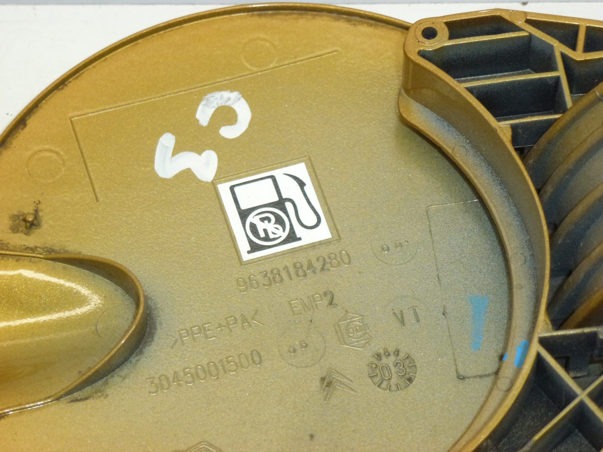 Citroën C3 narančasti poklopac spremnika za gorivo 9638184280 - Slika 2