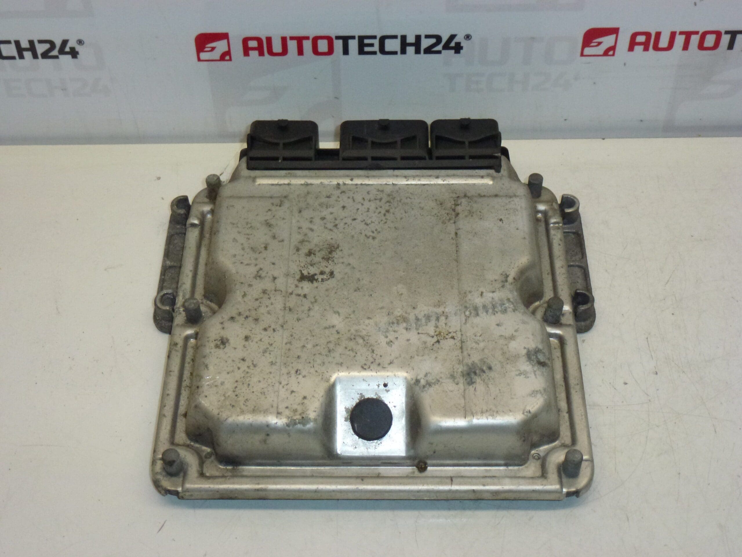 ECU Bosch EDC15C2 0281011518 9658373180 - Slika 2