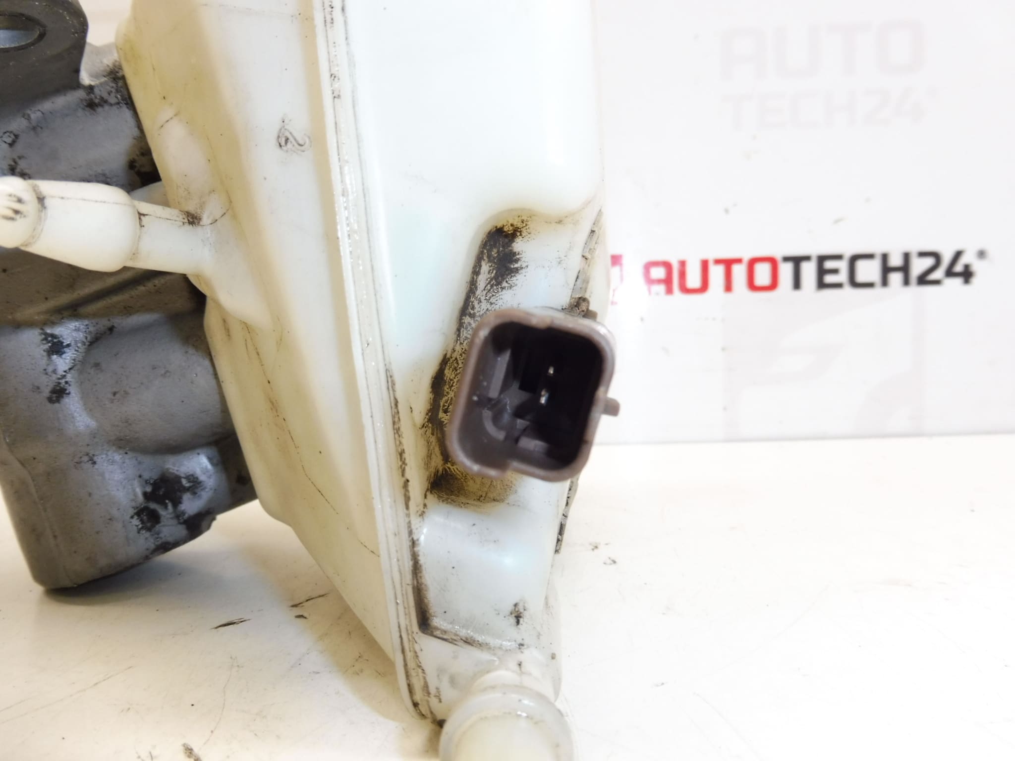 Glavni kočioni cilindar Citroën Peugeot 9654002180 4601T1 4635C2 - Slika 2