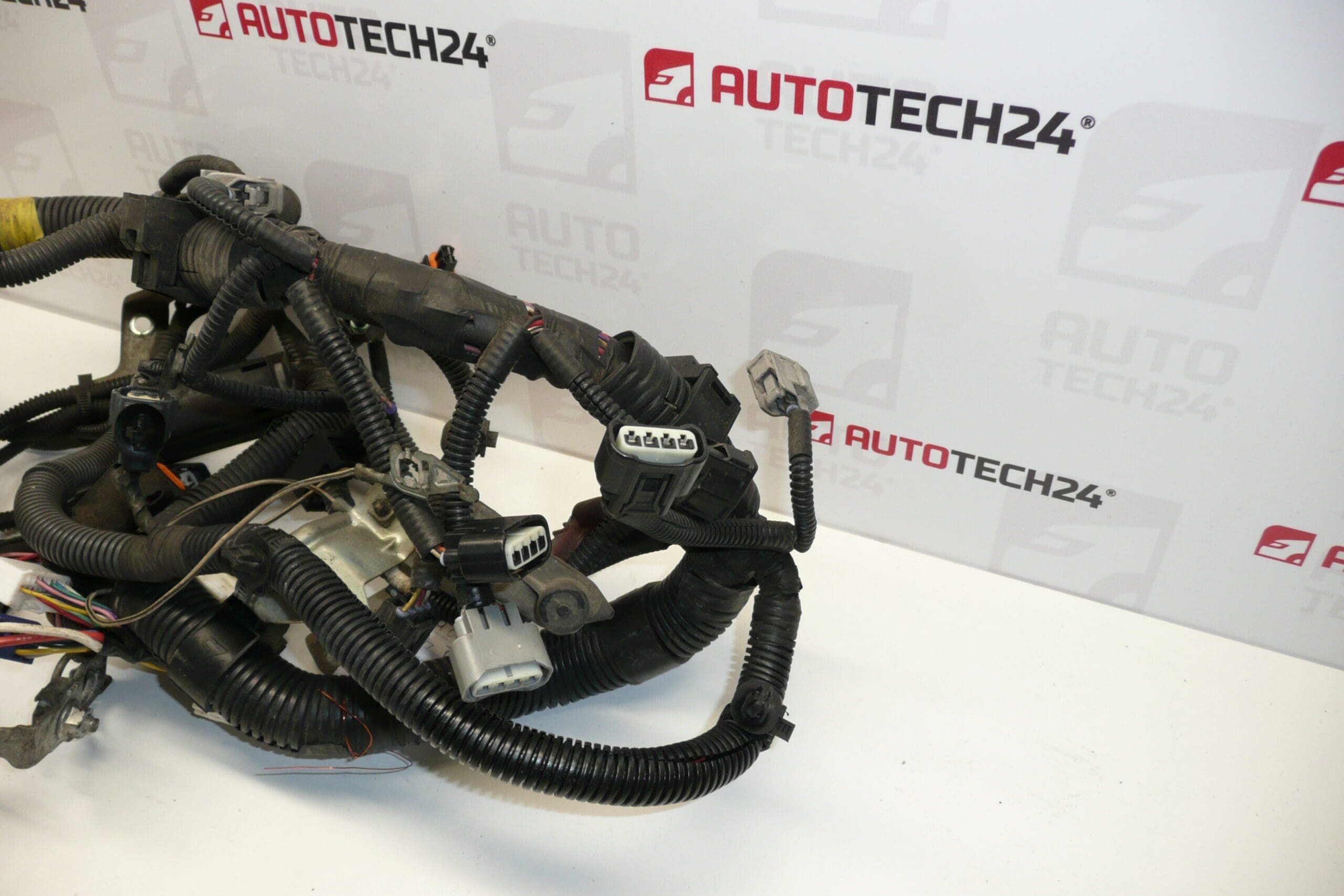 Konektor kabela za Citroën Peugeot 1.0 KR Automatski 821210H040 656970 - Slika 2