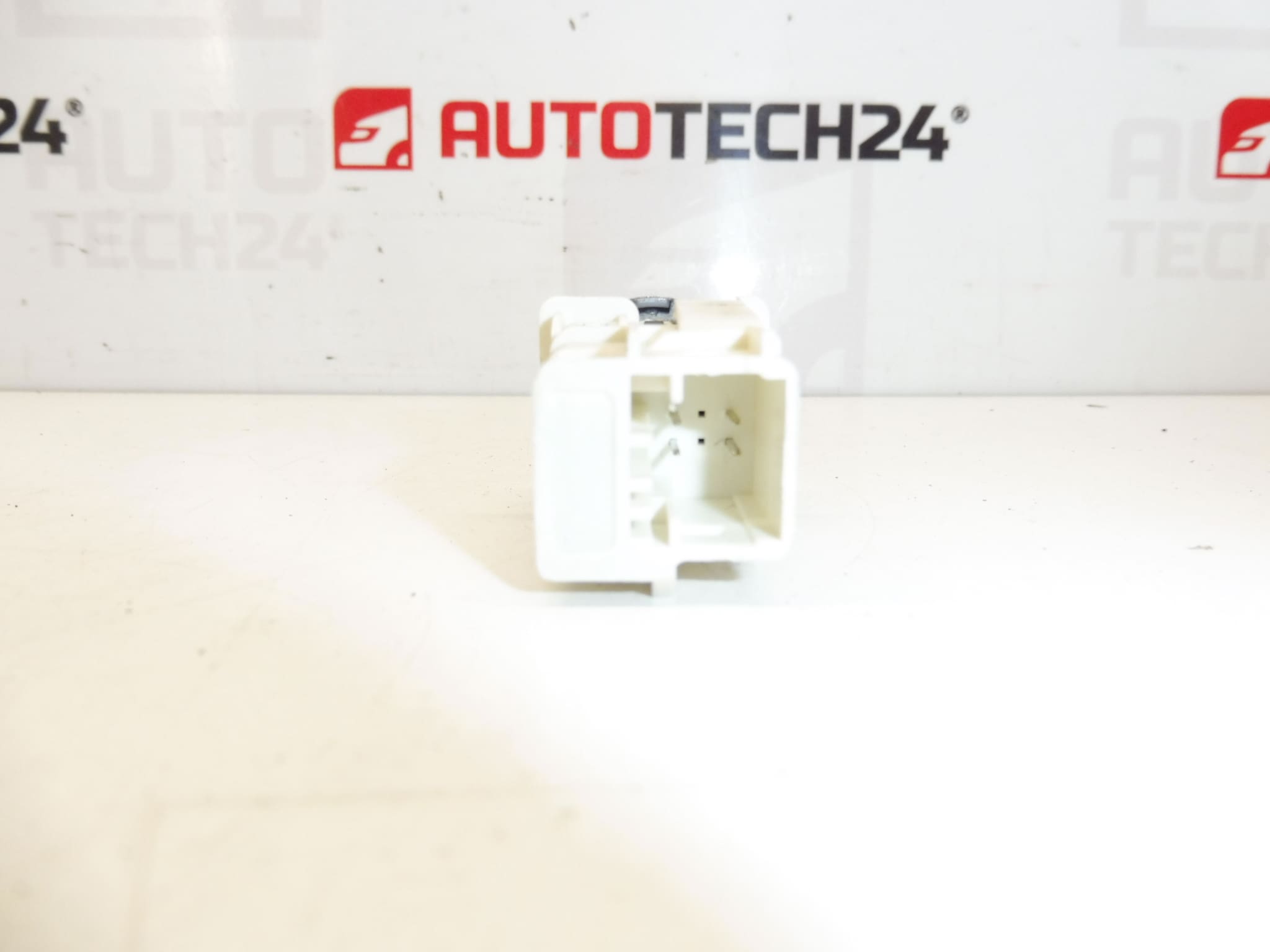 Upravljač centralnog zaključavanja Citroën C8 Peugeot 807 1488928077 6554N2 - Slika 2