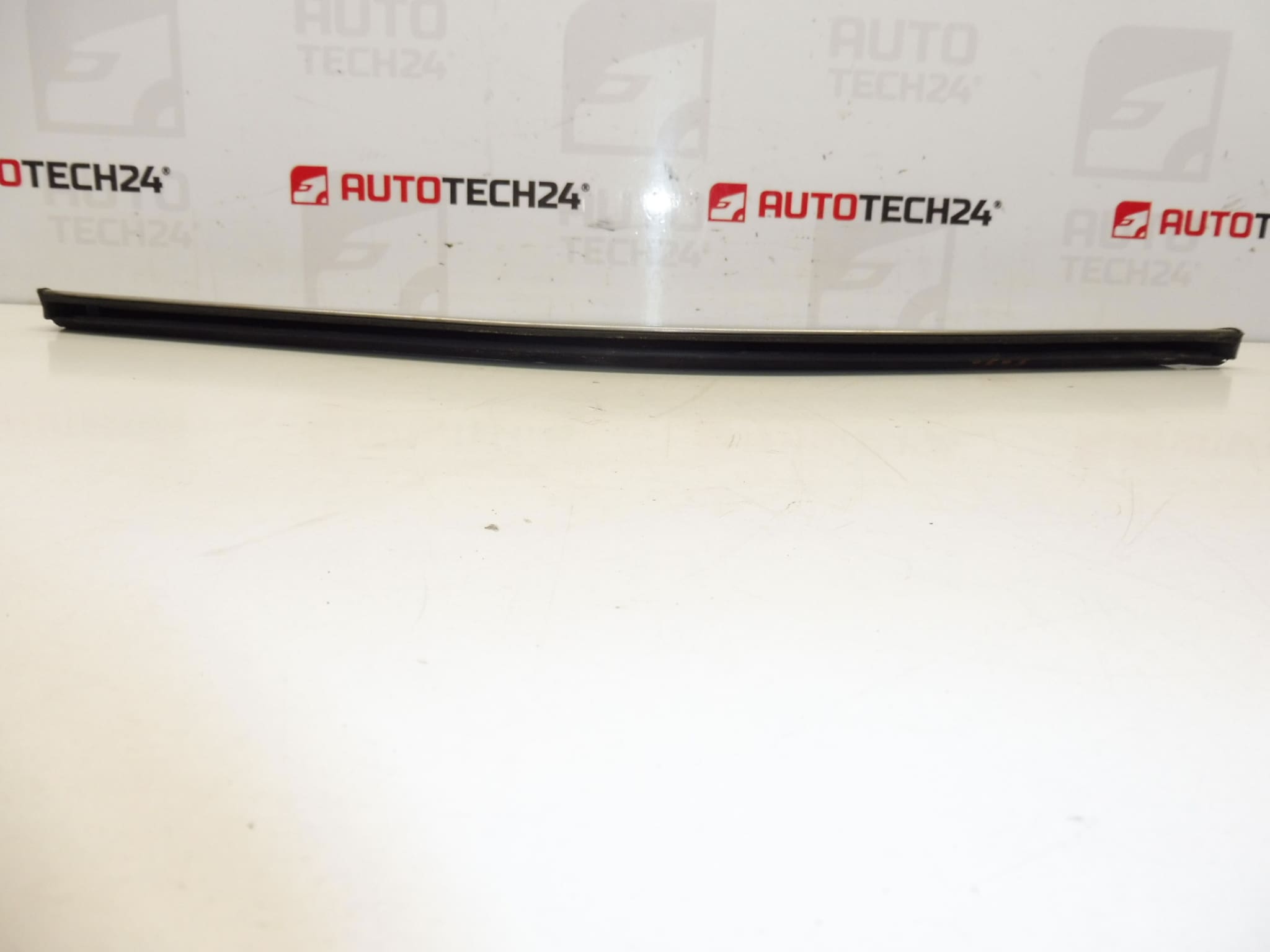 Kromirana maska za desni prednji branik Citroën C4 Picasso 7841W2 - Slika 2