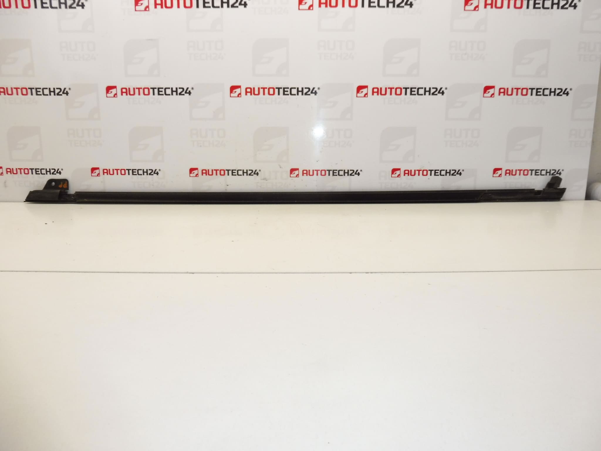 Kromirana ručka desnih prednjih vrata Citroën C4 Picasso 9334P8 - Slika 2