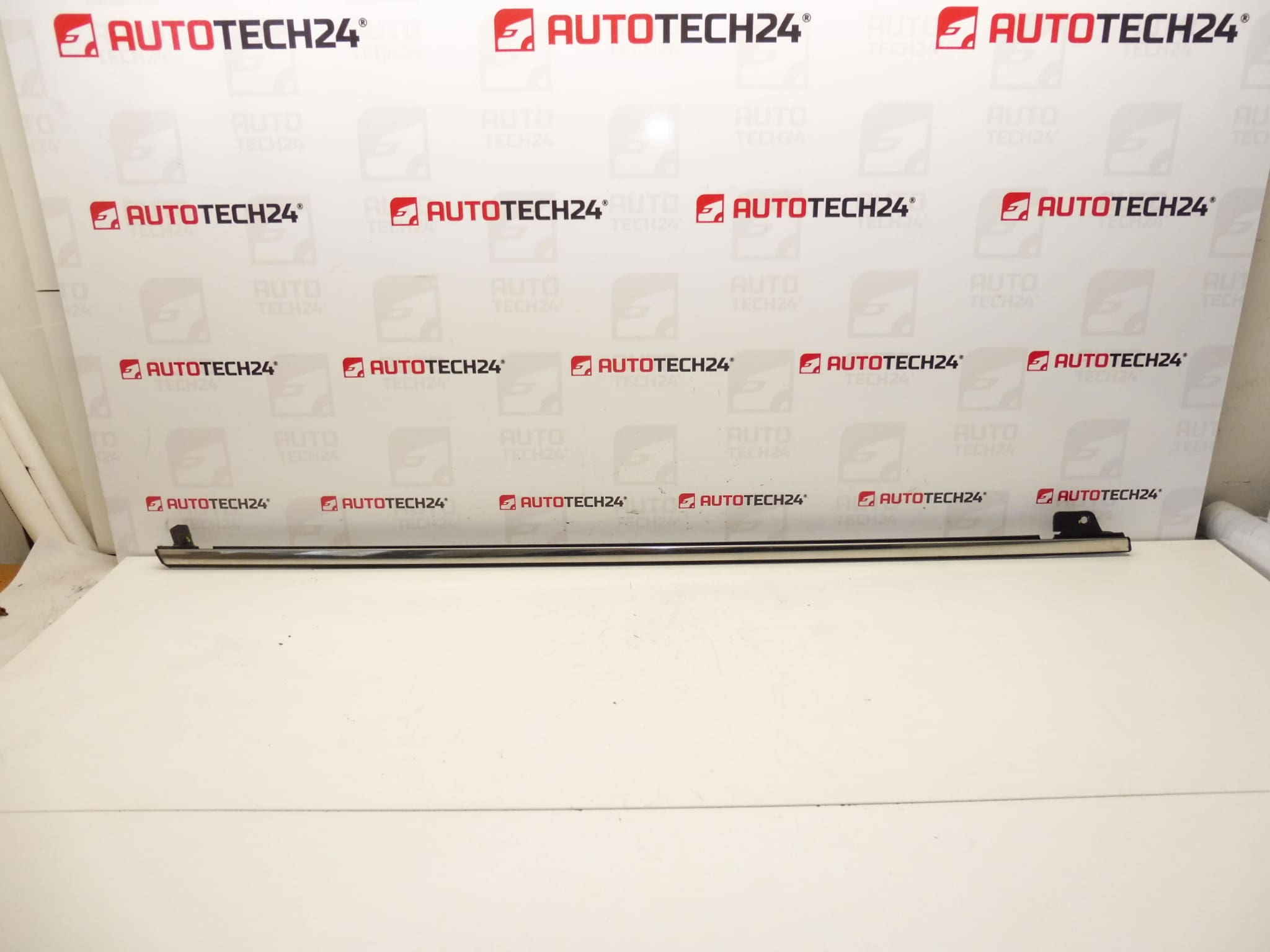 KROM lajsna za prednja desna vrata Citroen C4 Picasso 9334P8