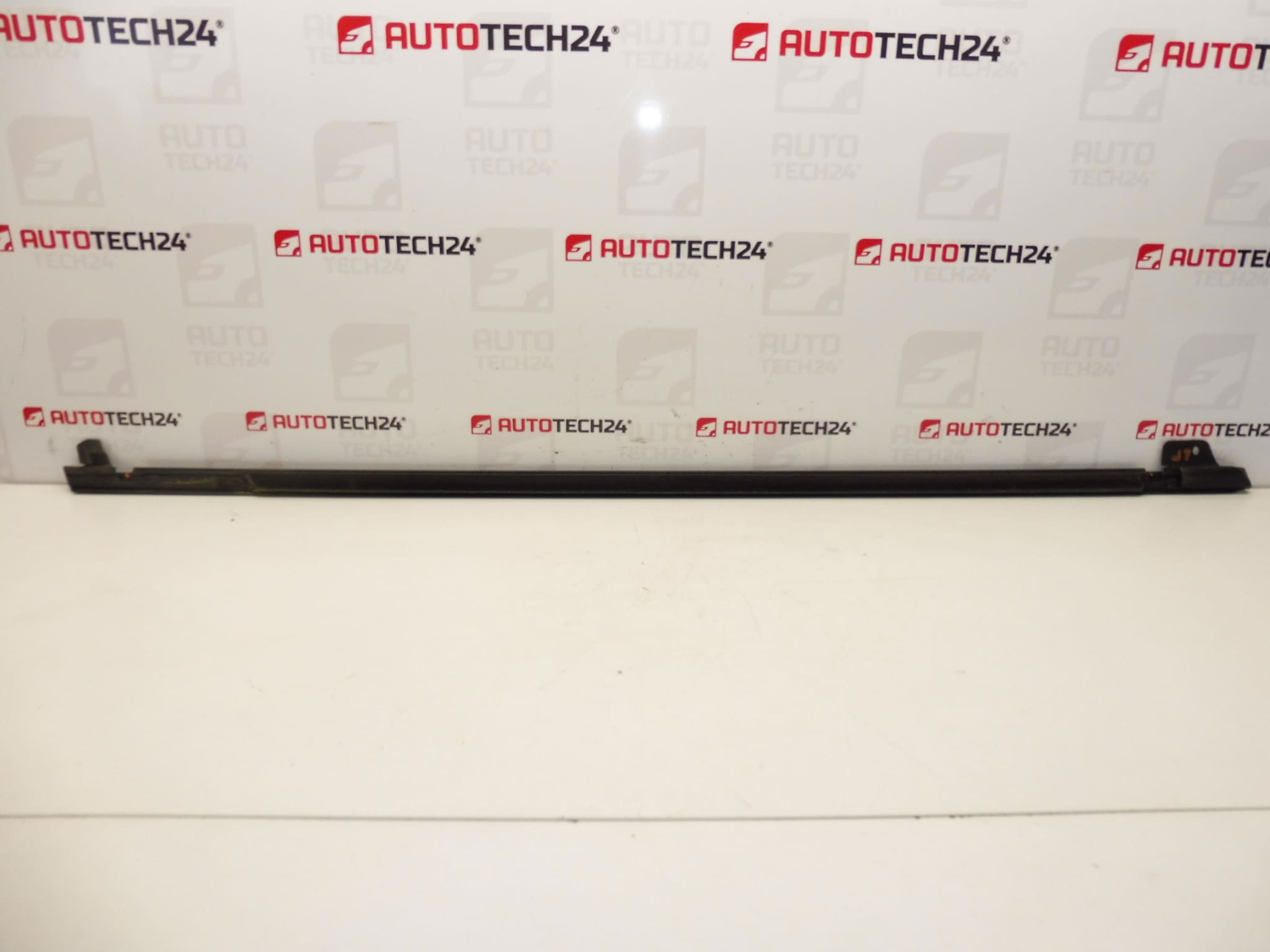 Kromirana ukrasna lajsna za lijeva prednja vrata Citroën C4 Picasso 9334P7 - Slika 2