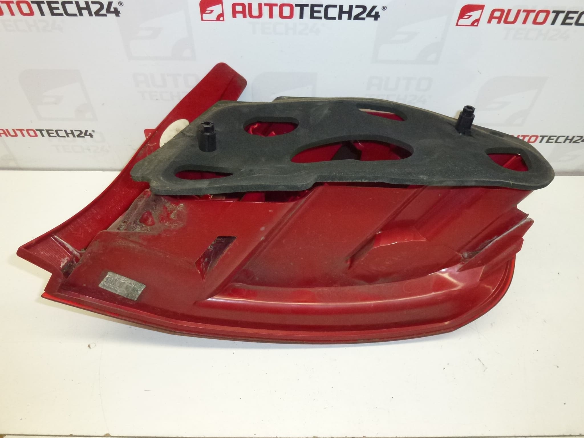 Lijeva stražnja svjetiljka Peugeot 407 limuzina 6350HP - Slika 2