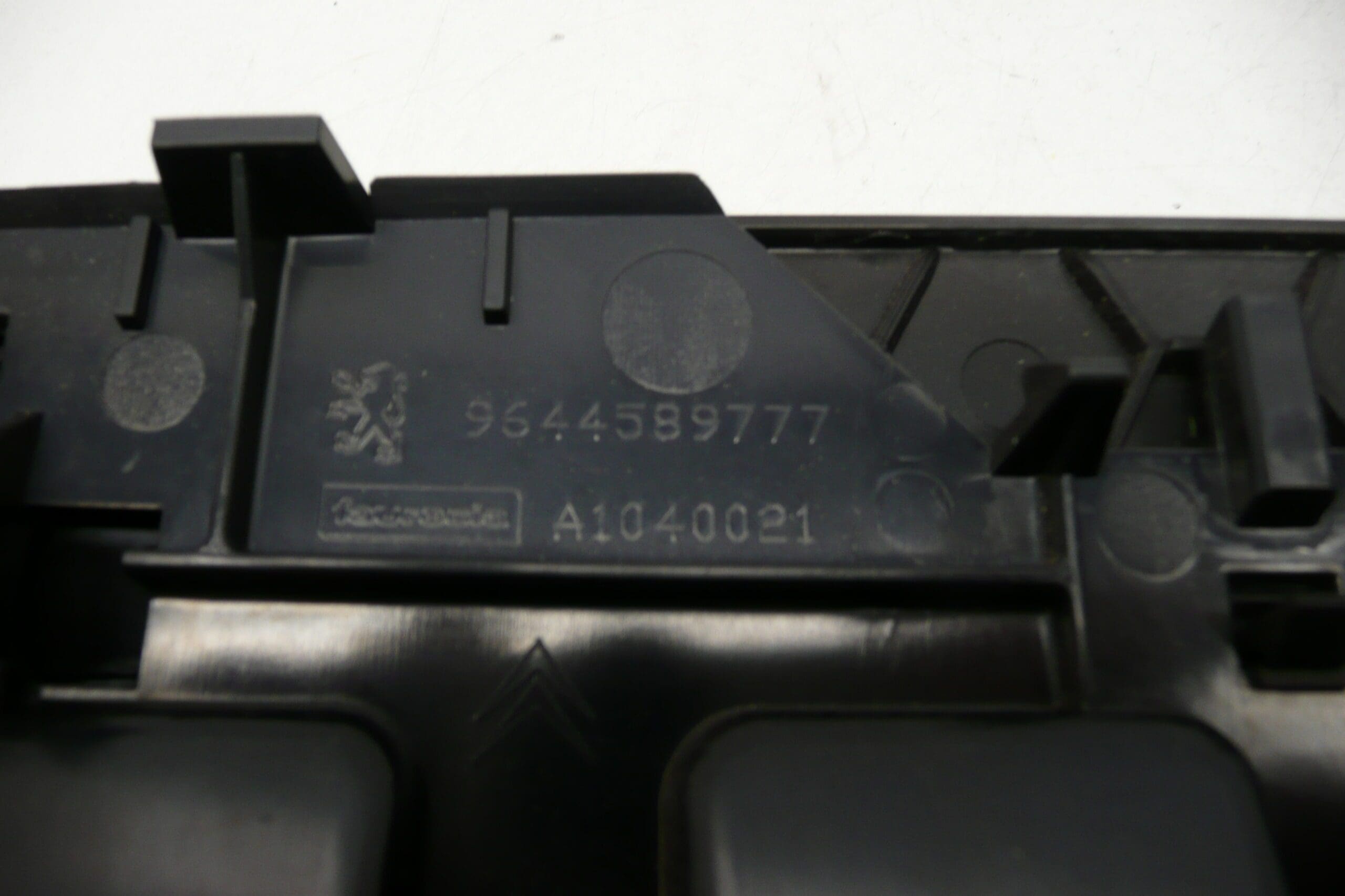 Poklopac ventilacijskog otvora Peugeot 407 9644589777 8265L2 - Slika 2