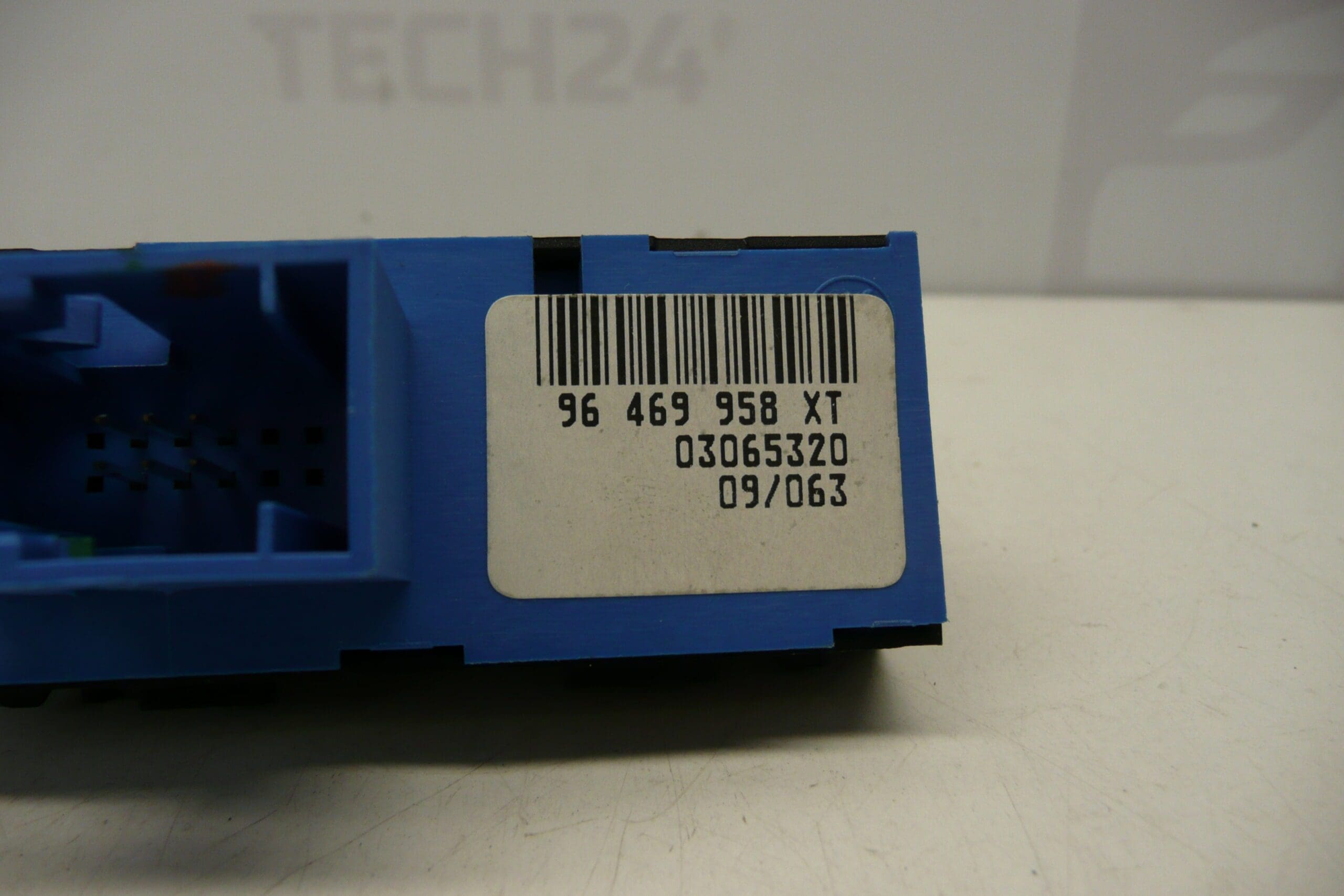 PDC prekidač i centralno zaključavanje Peugeot 407 96469958XT 6554EY - Slika 2