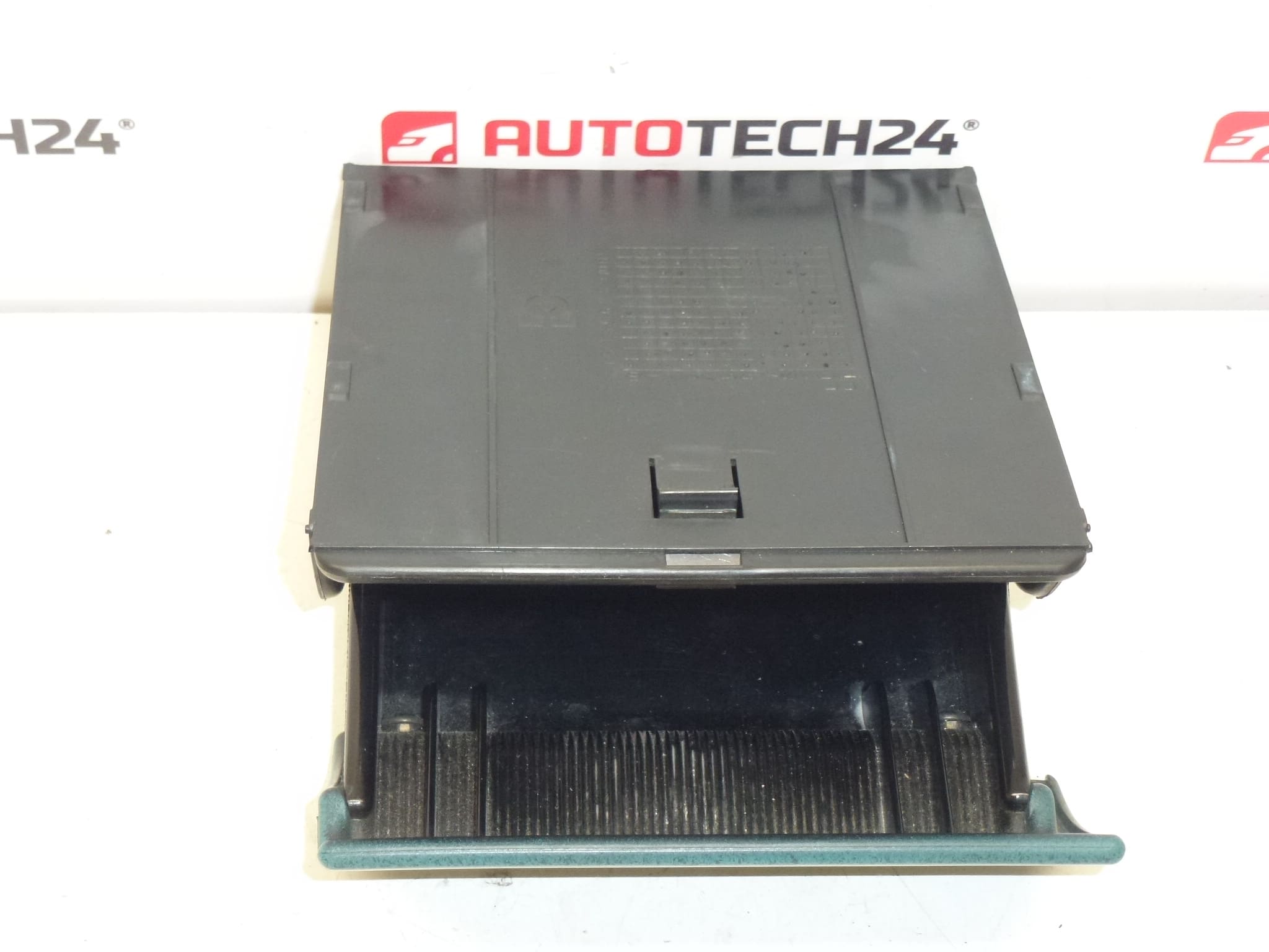 Pepeljara za upravljačku ploču Citroën Berlingo I i Peugeot Partner I 8230Q9 - Slika 2