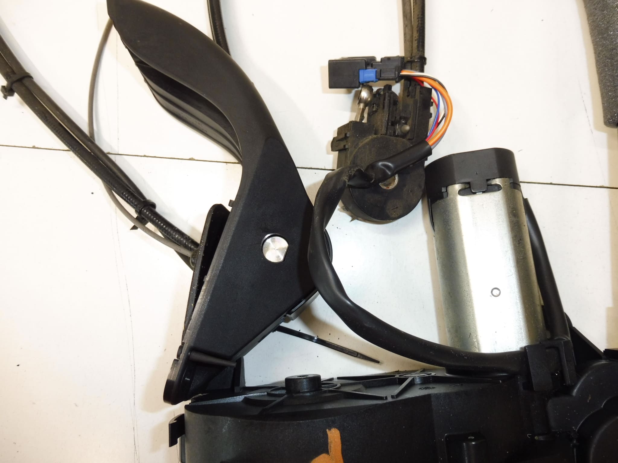 Korišteni starter (elektromotor) za Peugeot 1007 - 9680508080, 9138E0, 9138C8 - Slika 2