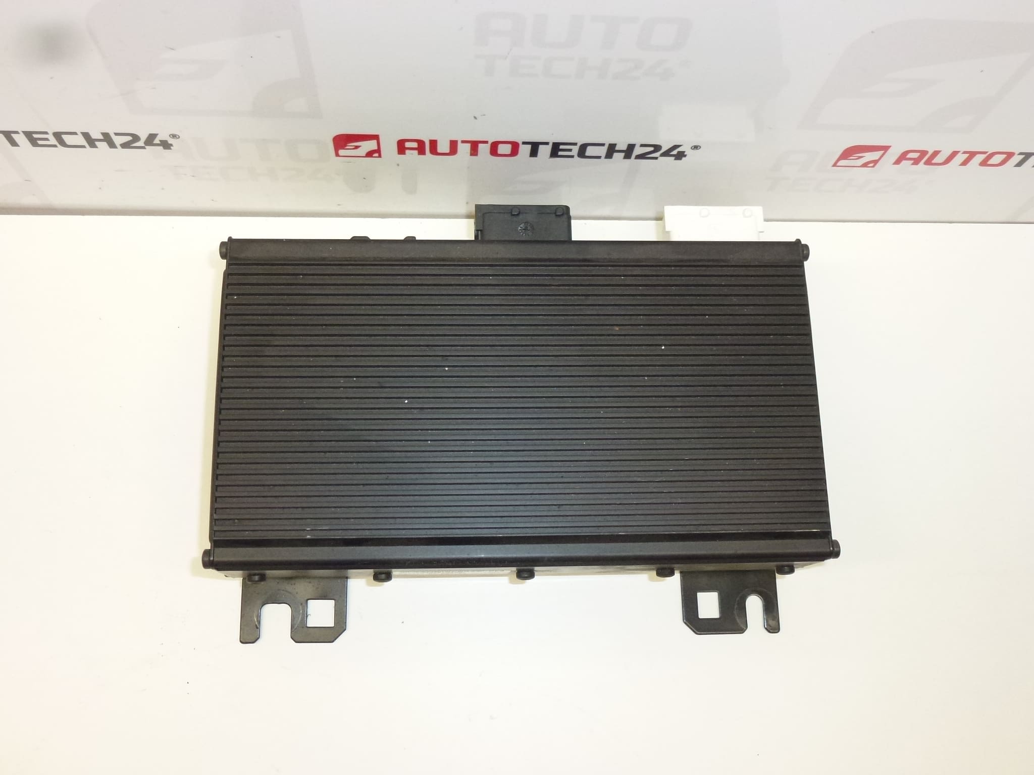 Pojačalo JBL Citroën Peugeot 9653383680 6560LZ