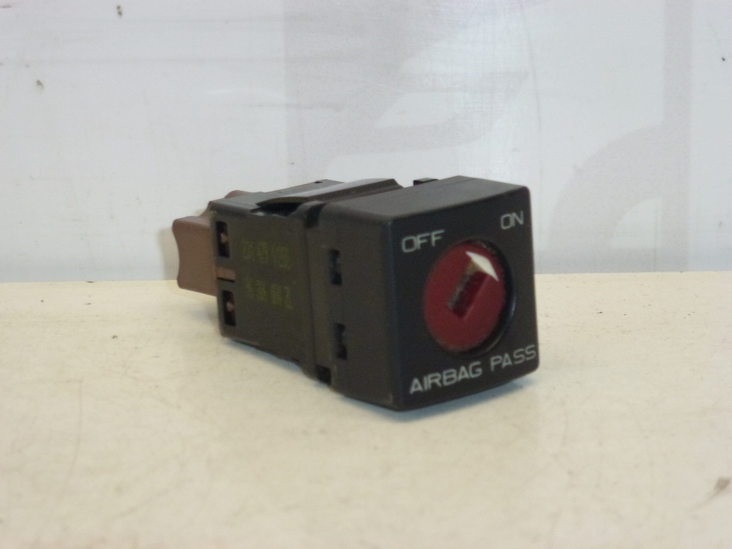 Prekidač sigurnosnog pojasa suvozača Citroën Peugeot 96386084ZL - Slika 2