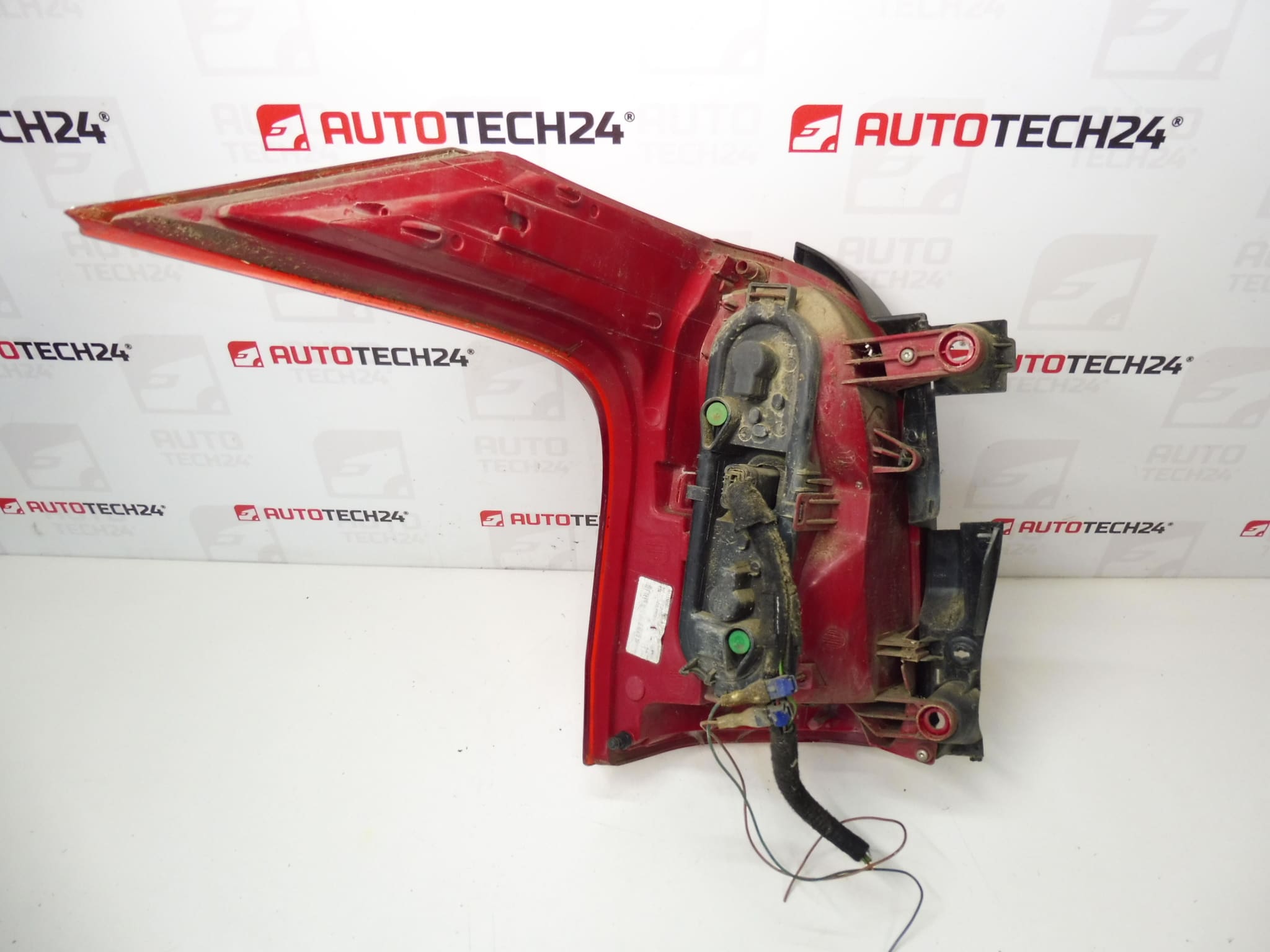 Desna stražnja svjetiljka Peugeot 5008 I 9672666680 6351KH 6351HX - Slika 2