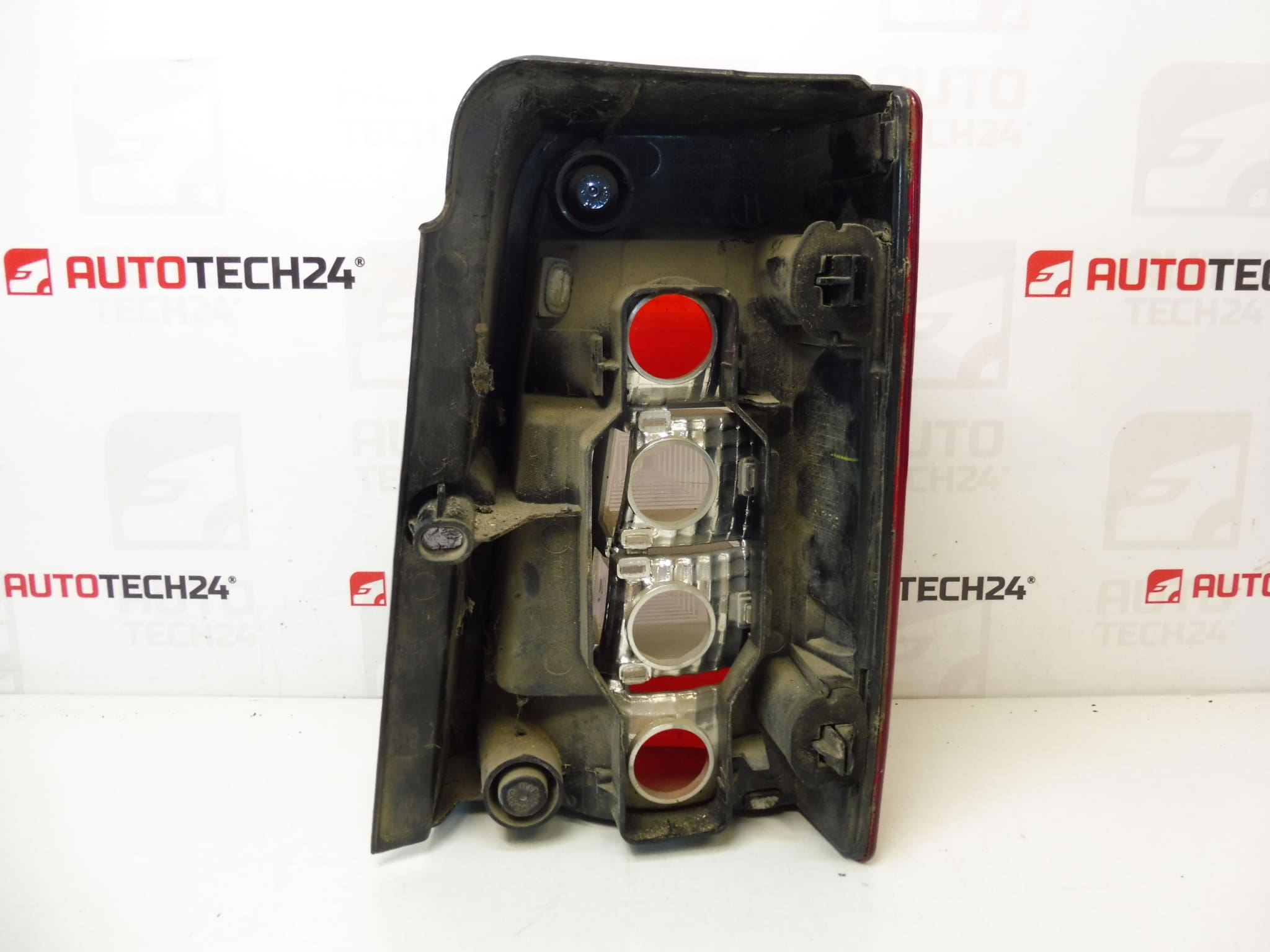 Lijeva stražnja svjetiljka Citroën Peugeot 9657977080 6350Z1 - Slika 2