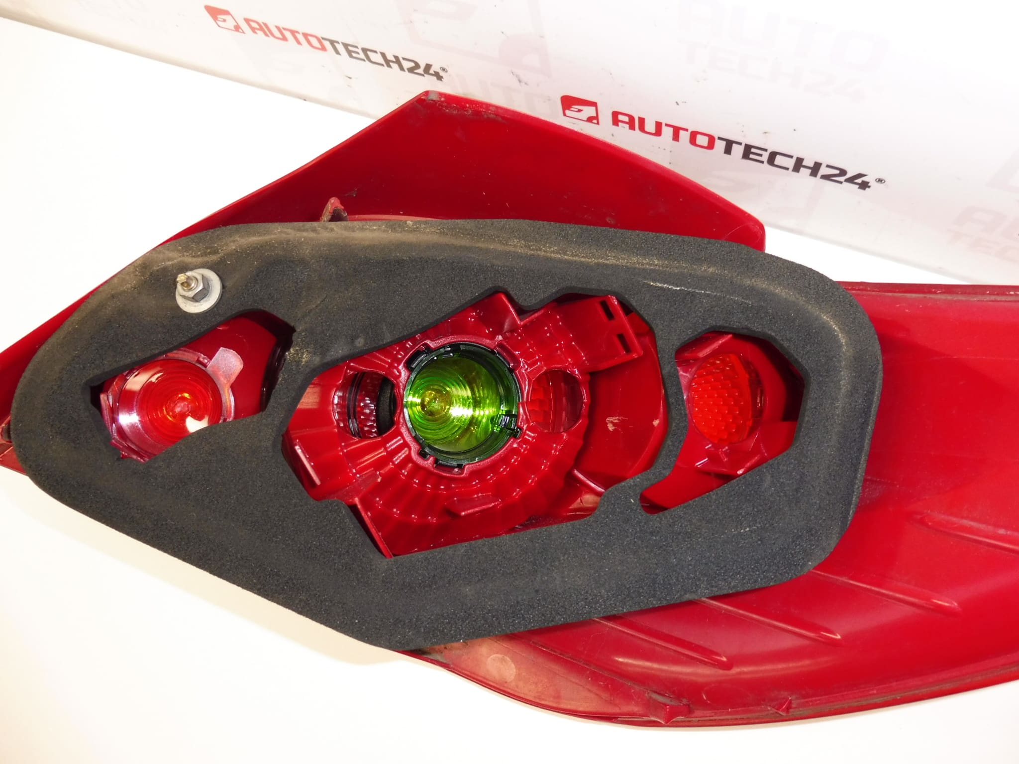 Lijeva stražnja svjetiljka Peugeot 307 557676 6350X0 - Slika 2