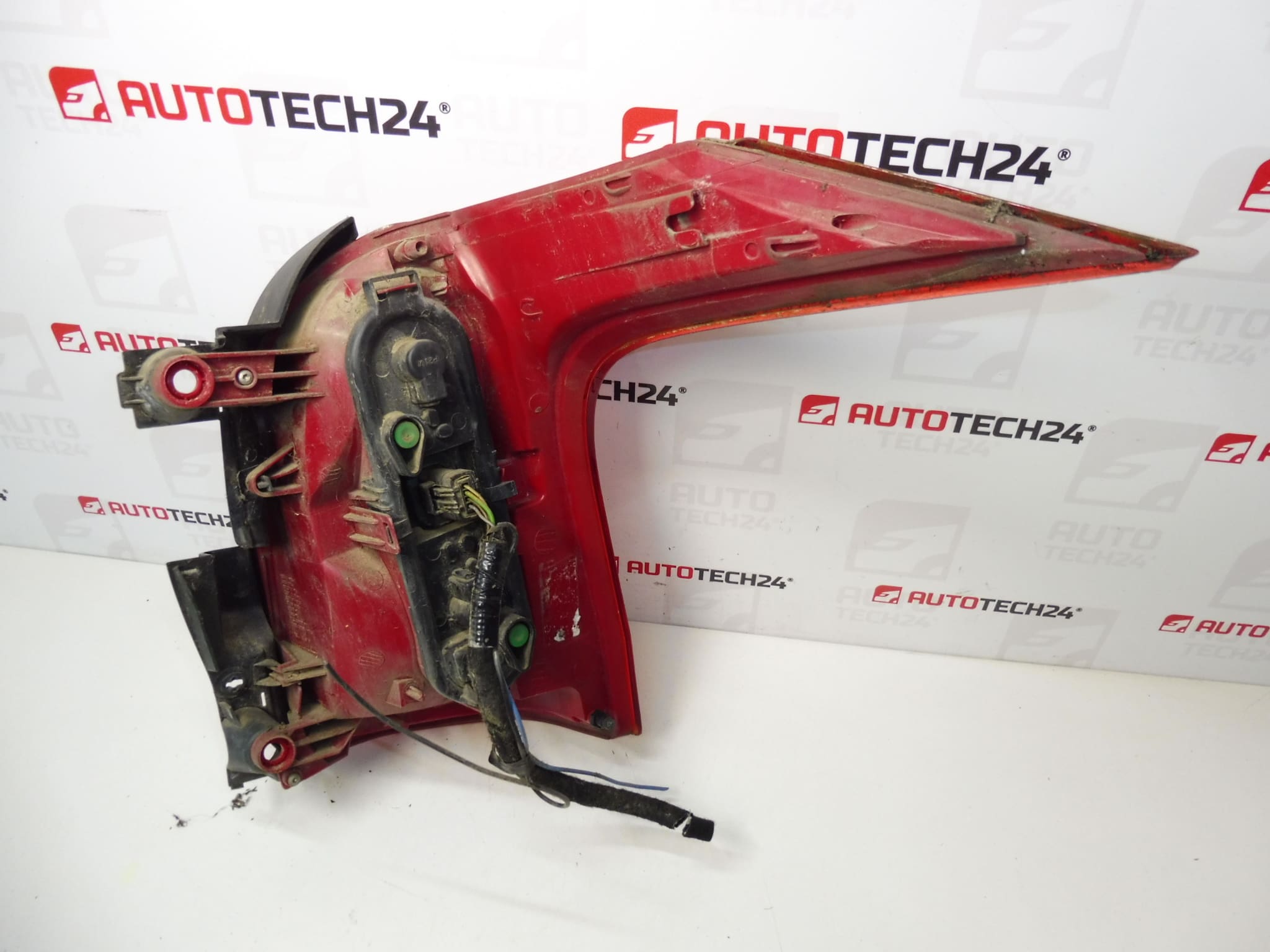 Lijeva stražnja svjetiljka Peugeot 5008 I 9672666580 6350KH 6350HX - Slika 2