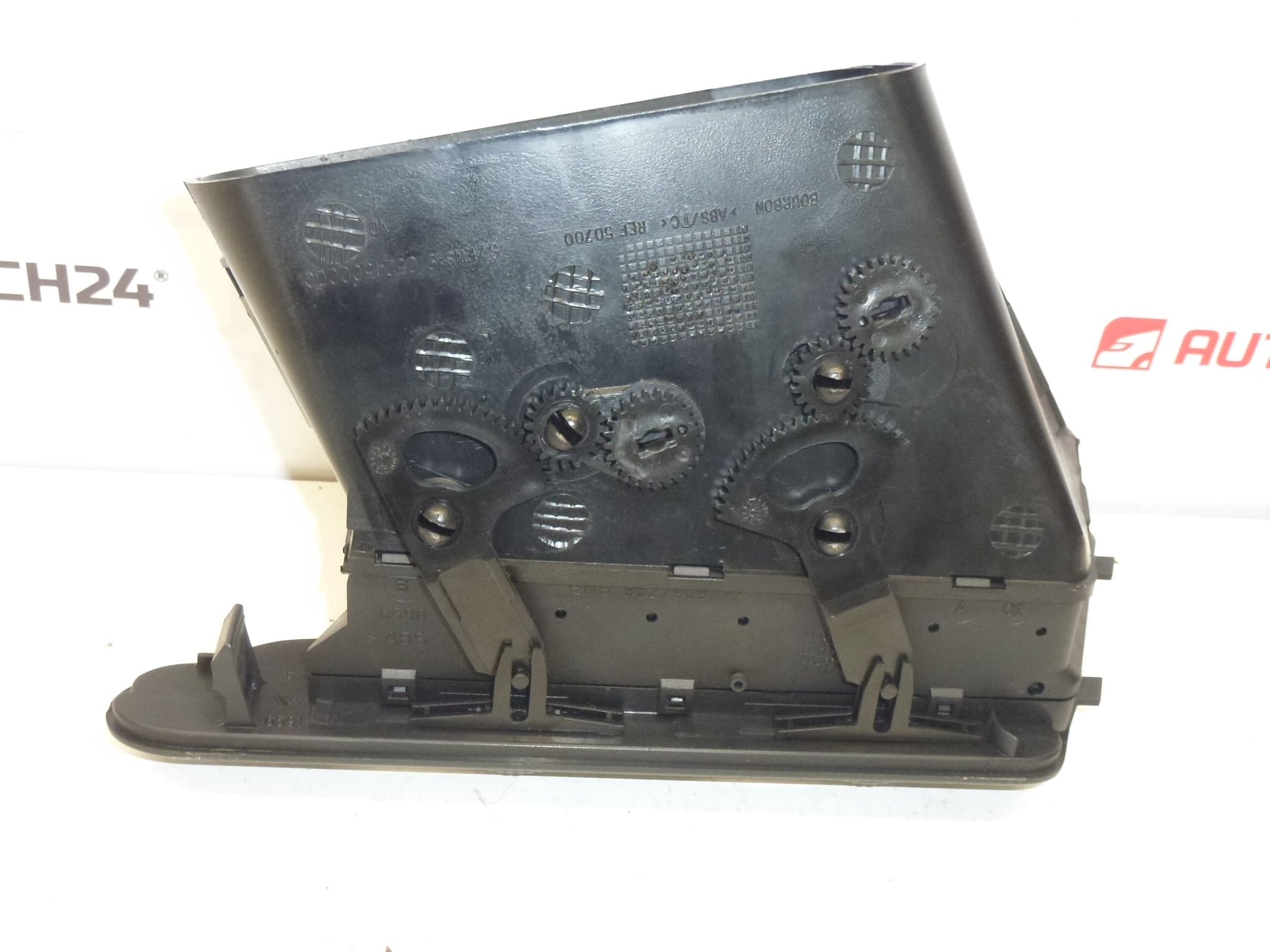 Središnji otvor ventilacije Citroën Berlingo I i Peugeot Partner I 8265A9 - Slika 2