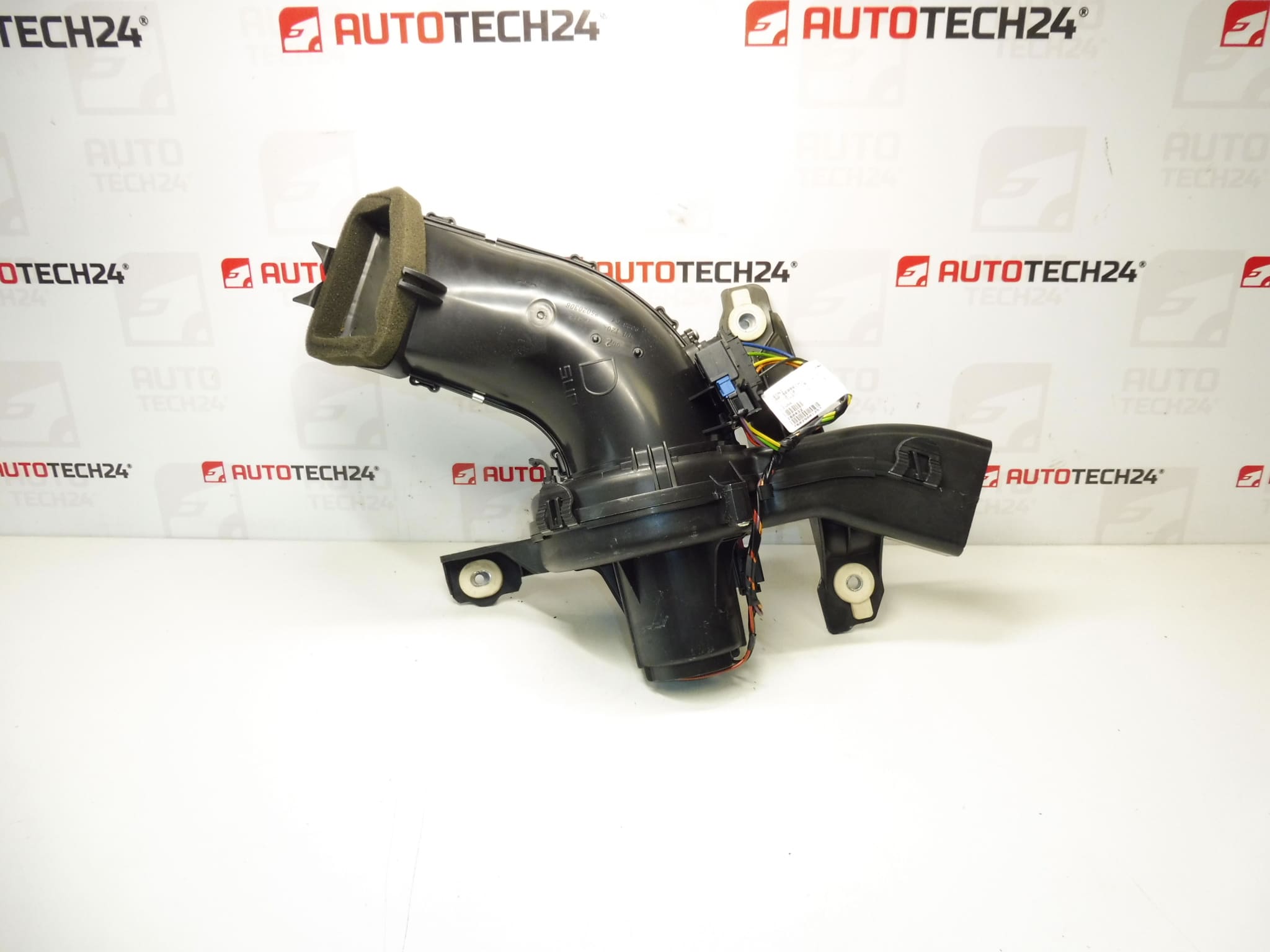 Ventilator grijača desni Peugeot 3008 5008 9683444380 T5156001 6441CW