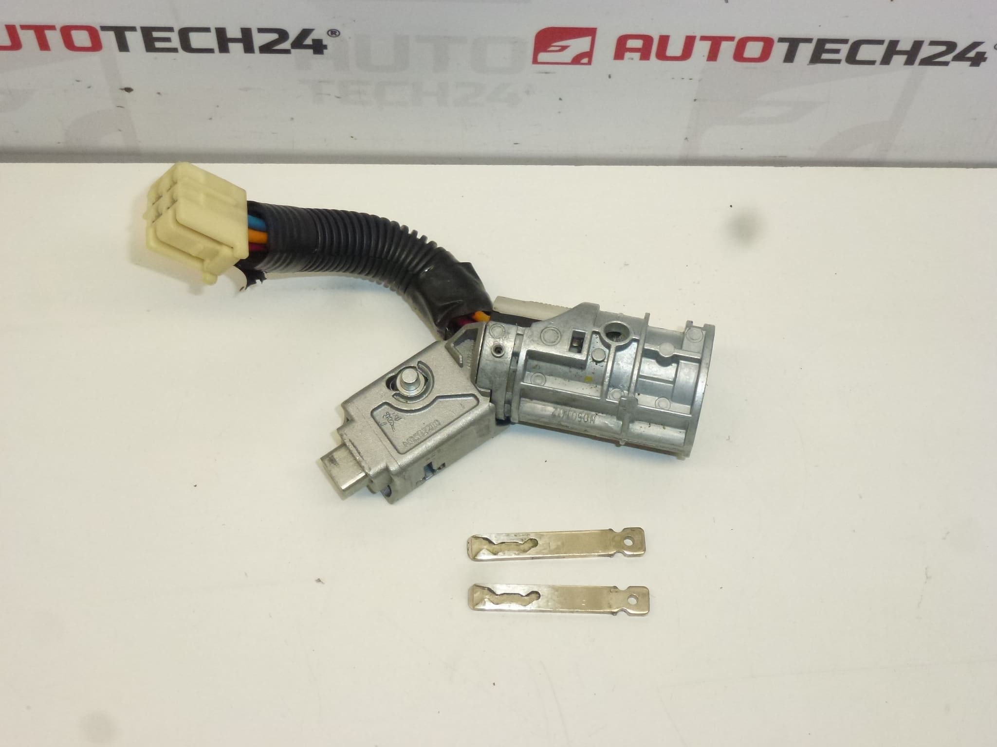 Razvodna kutija i 2 pločice Citroën C1 Peugeot 107 4162FK