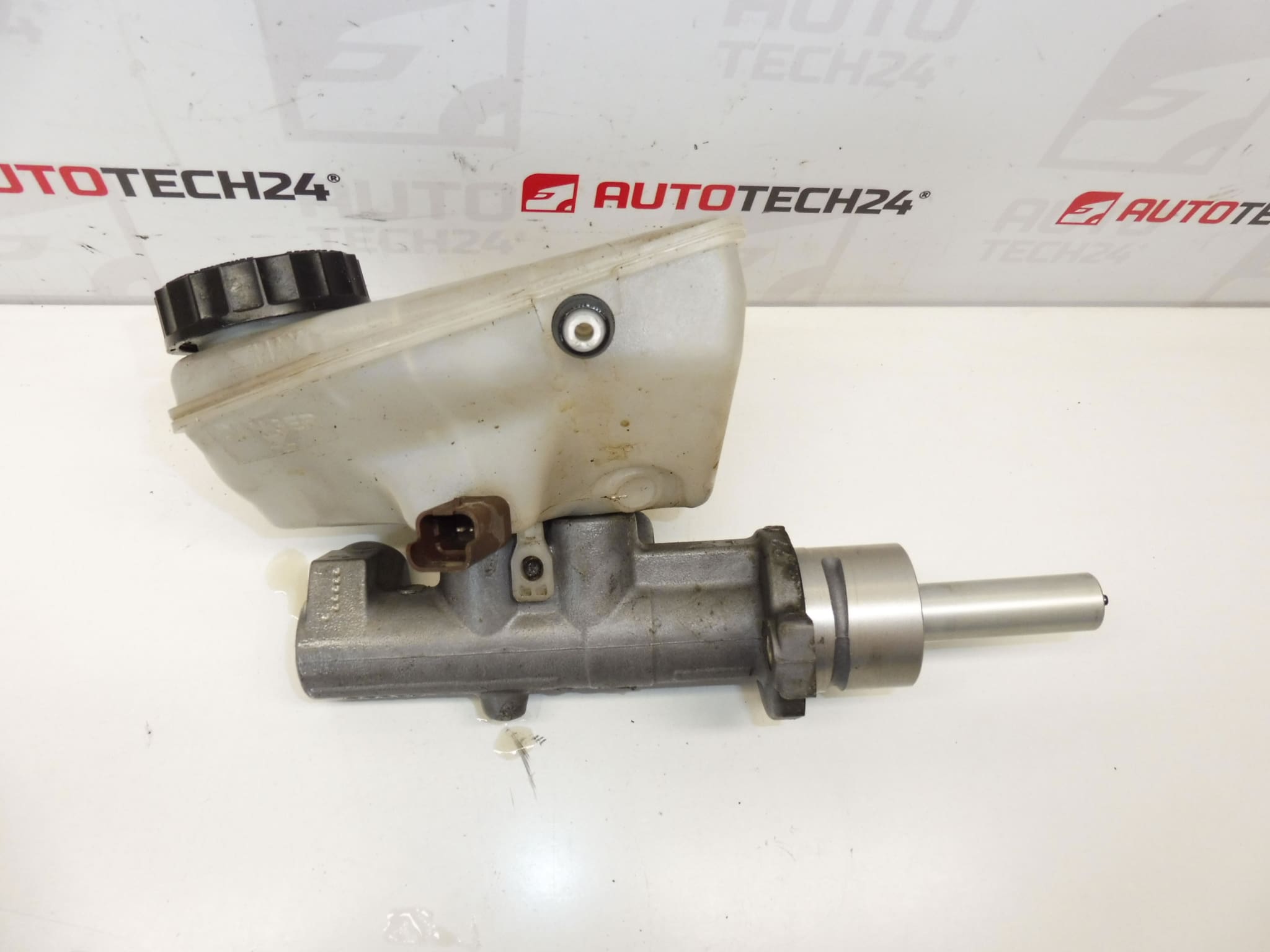 Glavni kočioni cilindar Bosch Citroën Peugeot Y21311 4601L6 463591