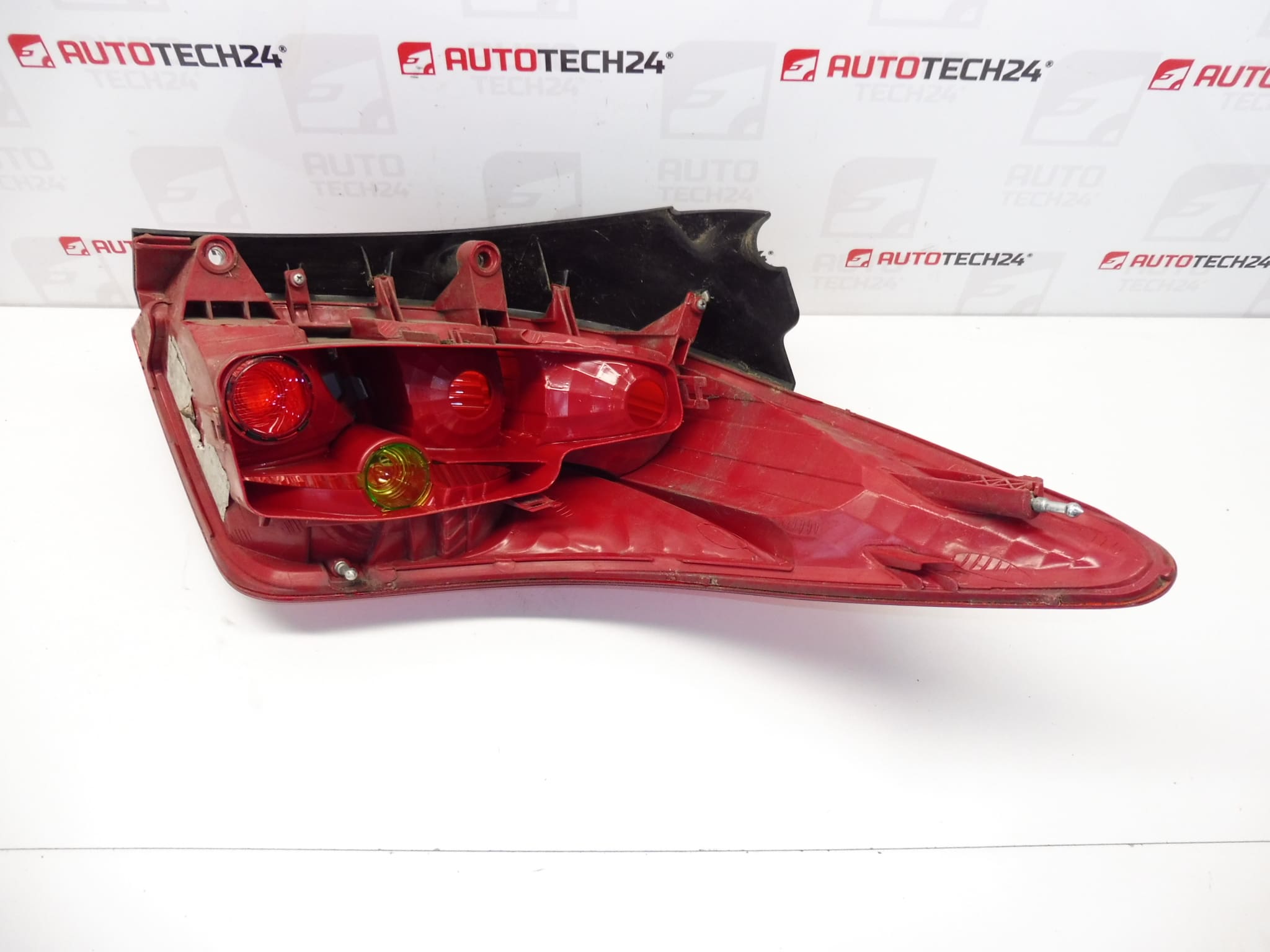 Stražnje lijevo svjetlo Peugeot 308 SW 96814447XT 6350FF