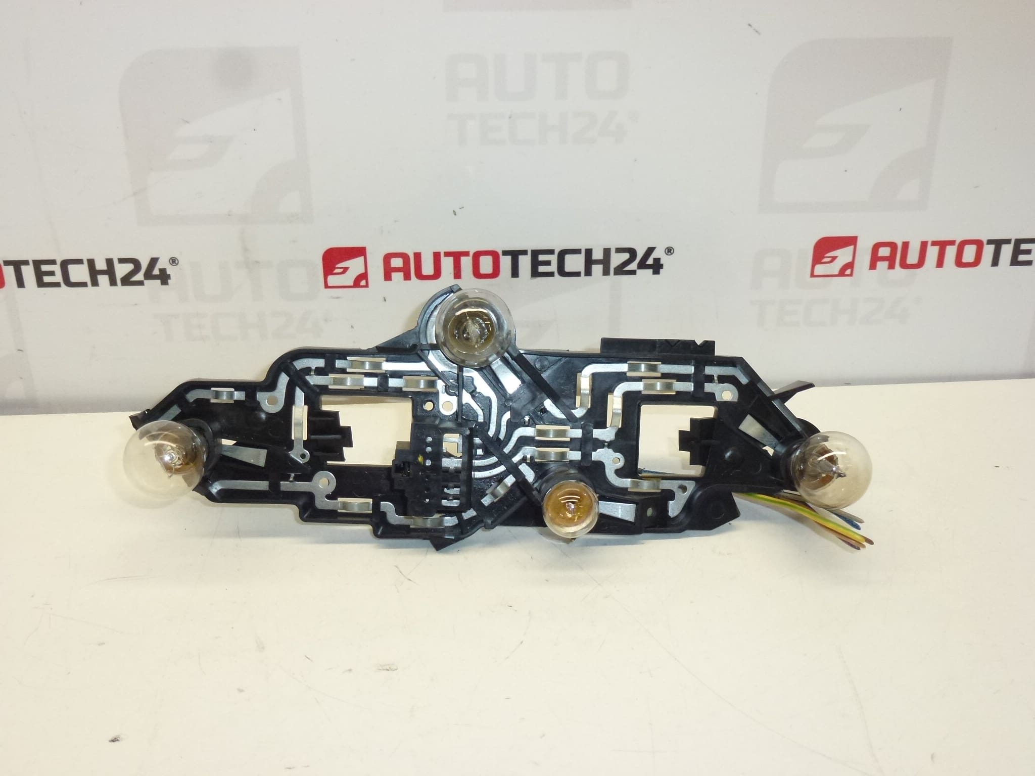 Utičnica za lijevo stražnje svjetlo s komadom žice Peugeot 307 6350P3