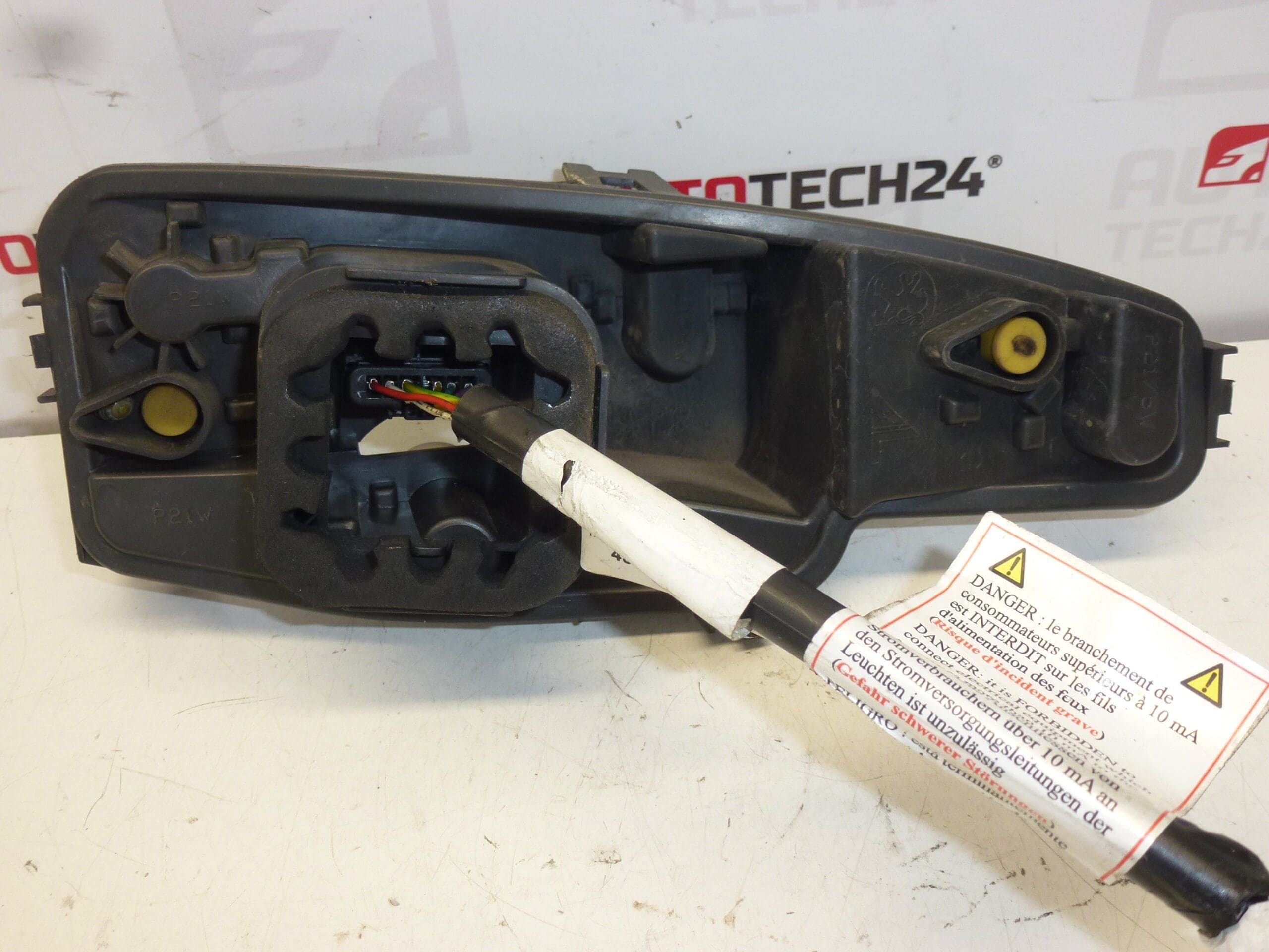 Utičnica zadnjeg lijevog svjetla sa ožičenjem Peugeot 308 SW 6350KW