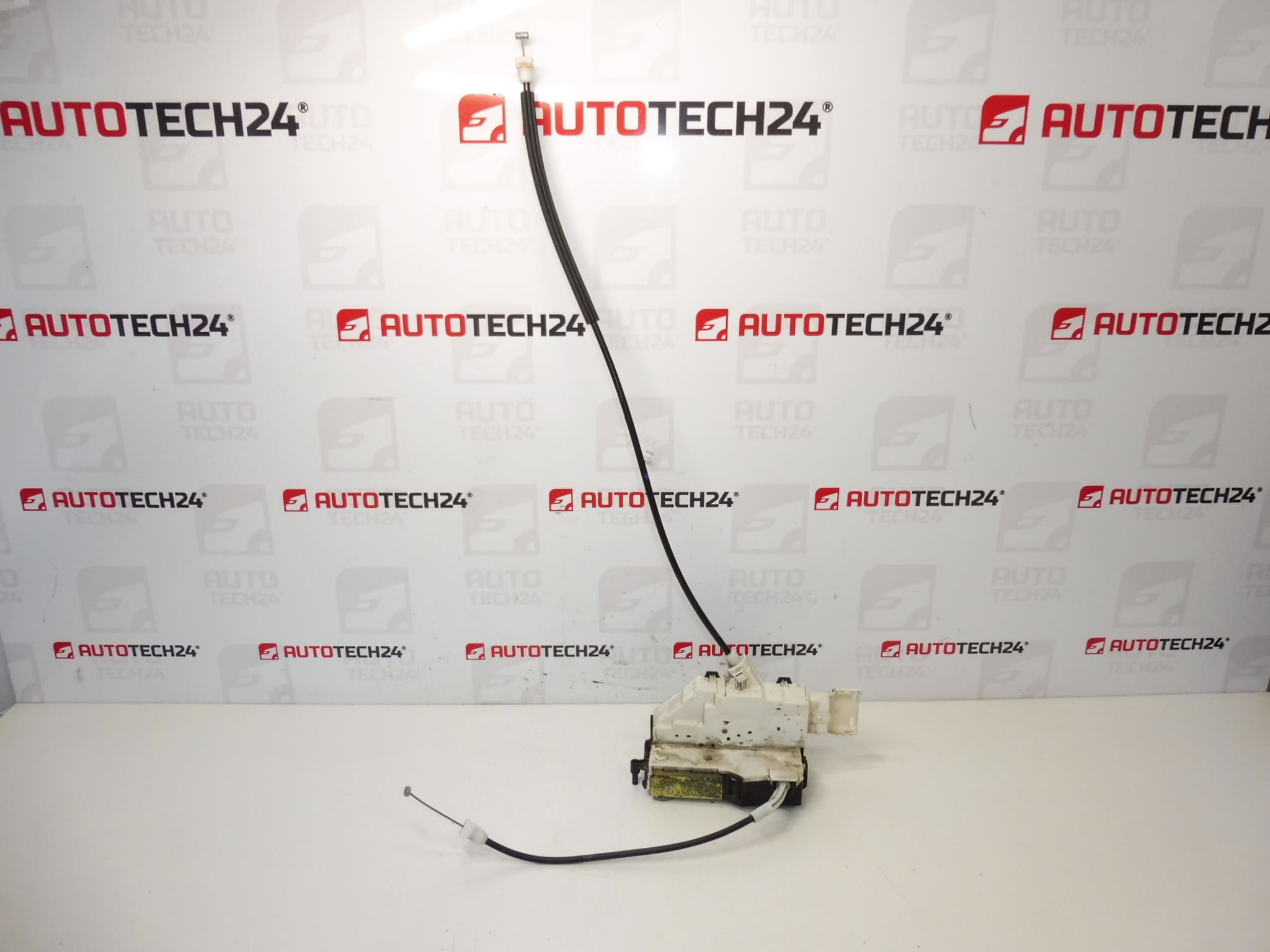 Brava za desna vrata Peugeot 407 9660698180 9136CK