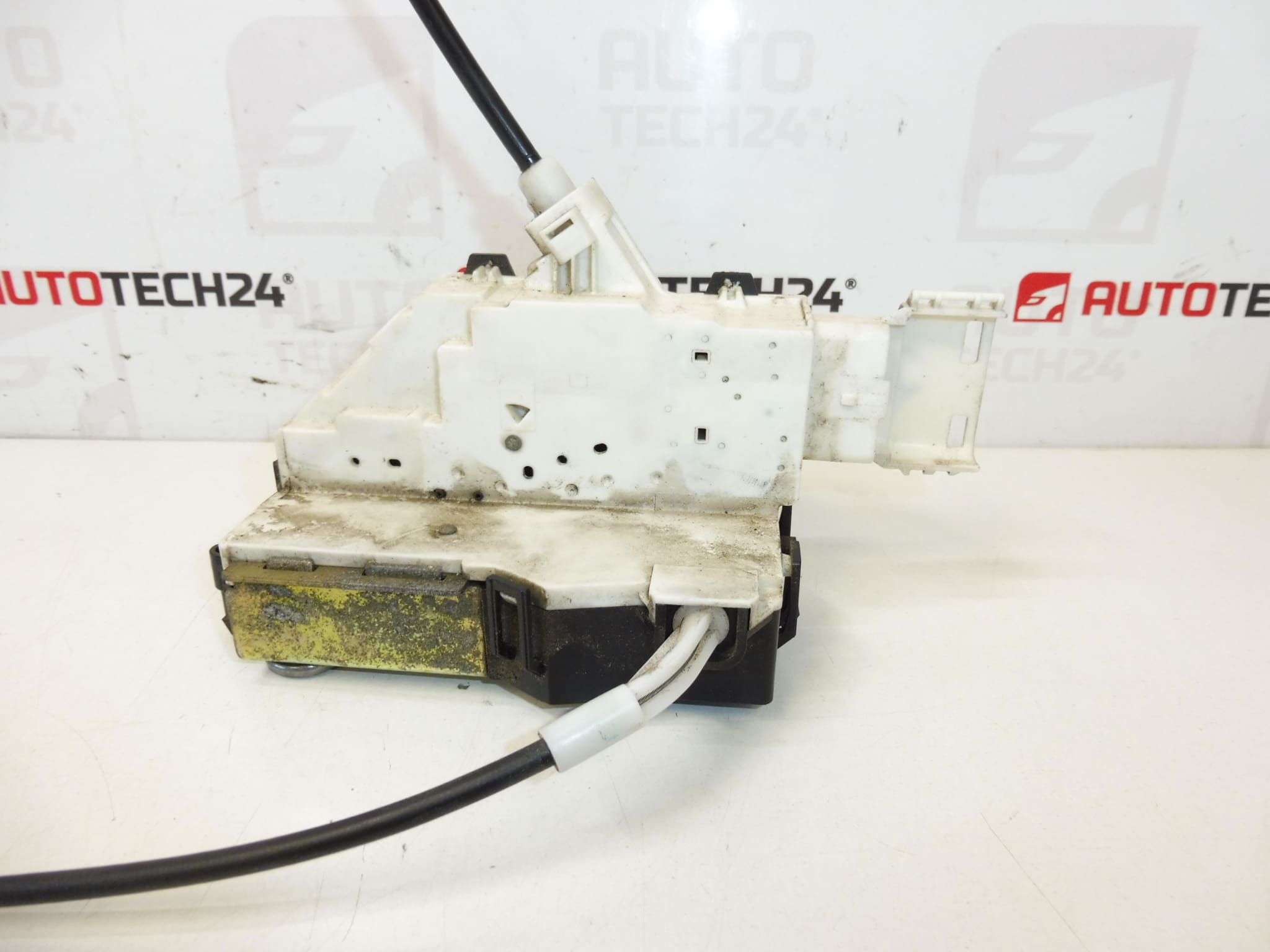 Brava za desna vrata Peugeot 407 9660698180 9136CK