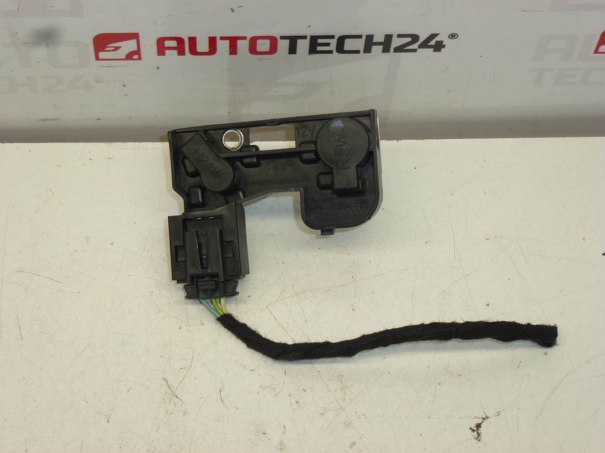 Utičnica za stražnje desno svjetlo unutrašnjosti Citroën C5 X7 limuzina 6350EX