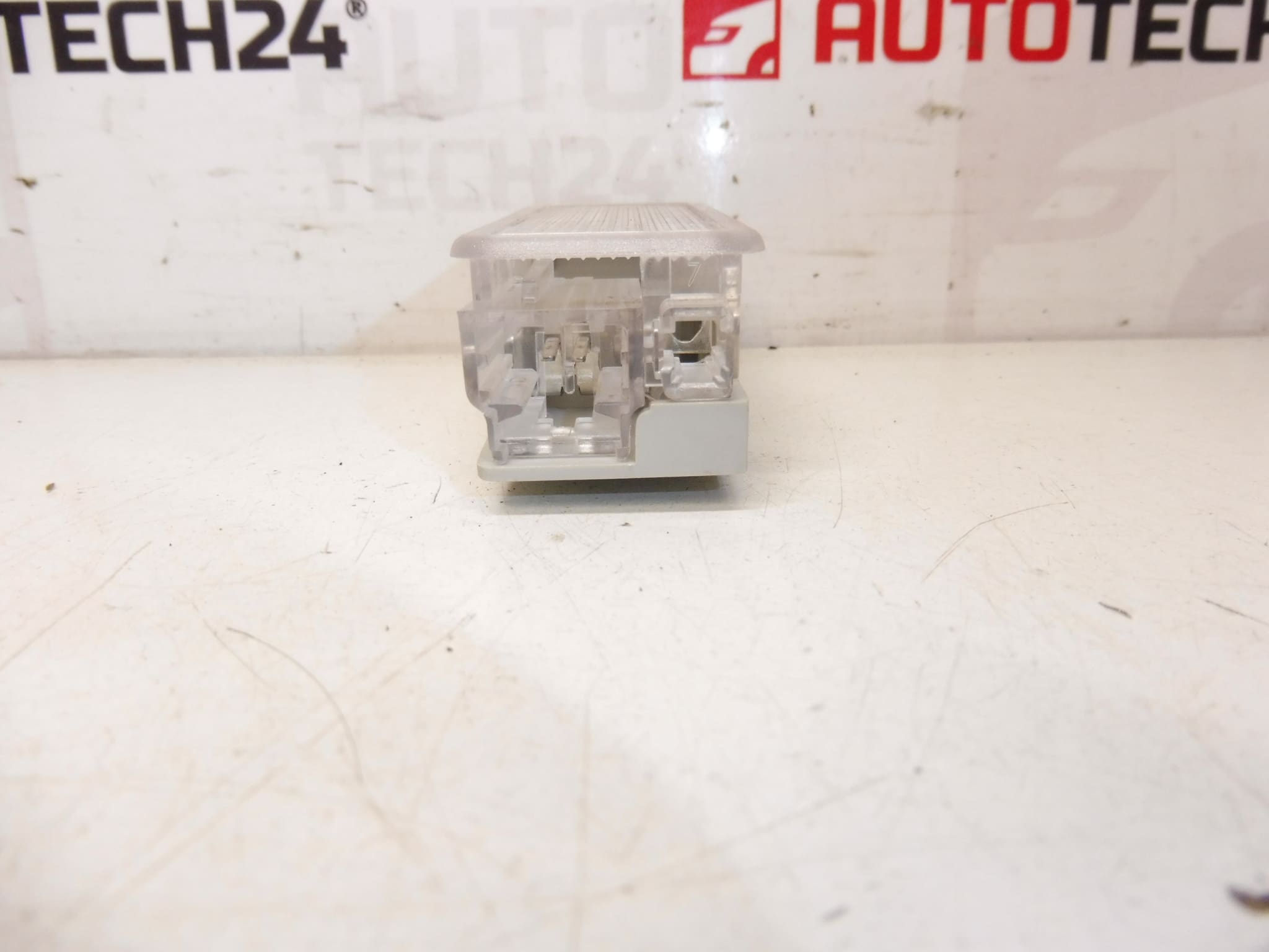 Prednja stropna svjetiljka Citroën/Peugeot 6362N6 - Slika 2