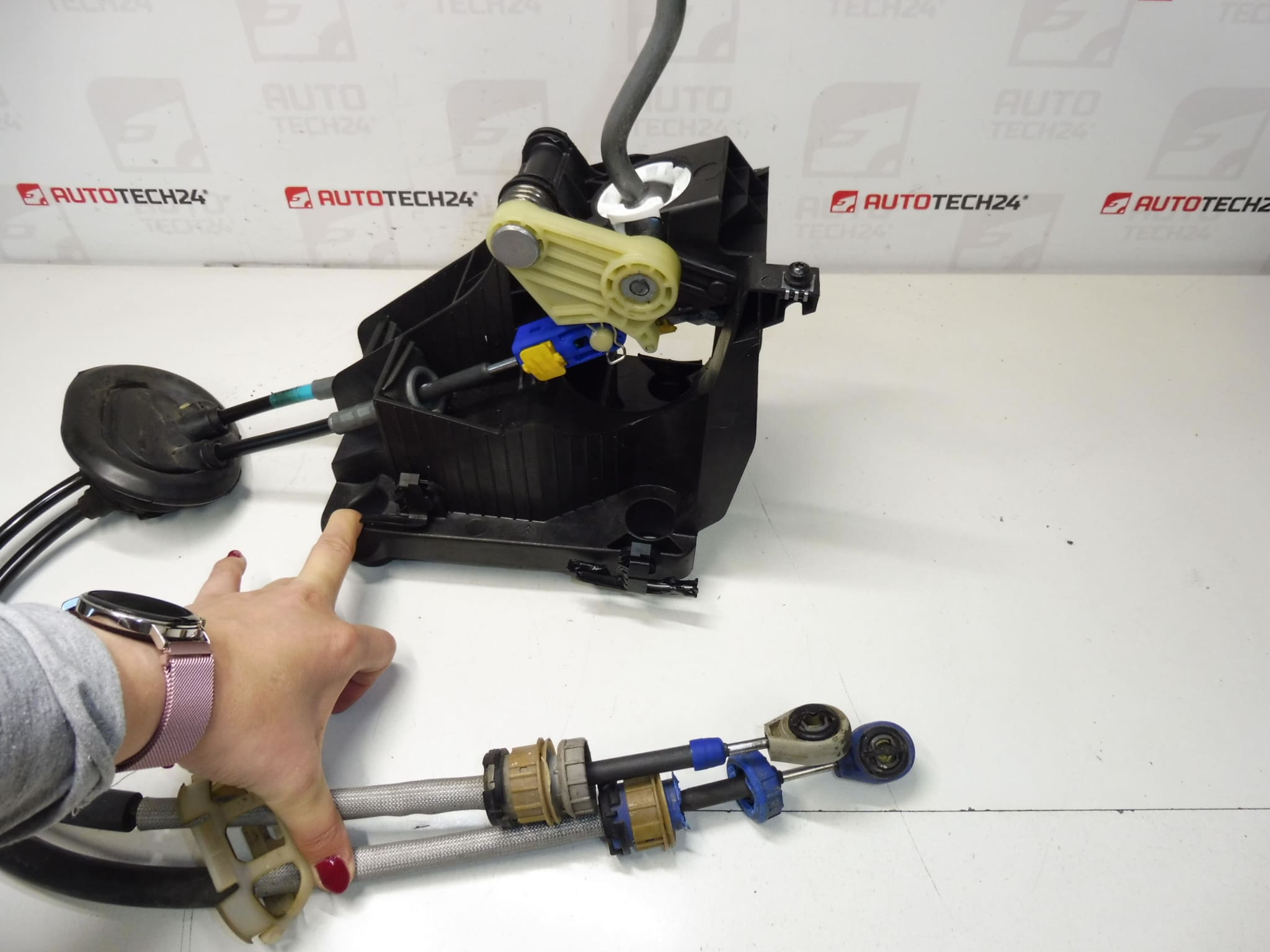 Citroën C4 II / DS4 2400NG poluga i sajle mjenjača - Slika 2