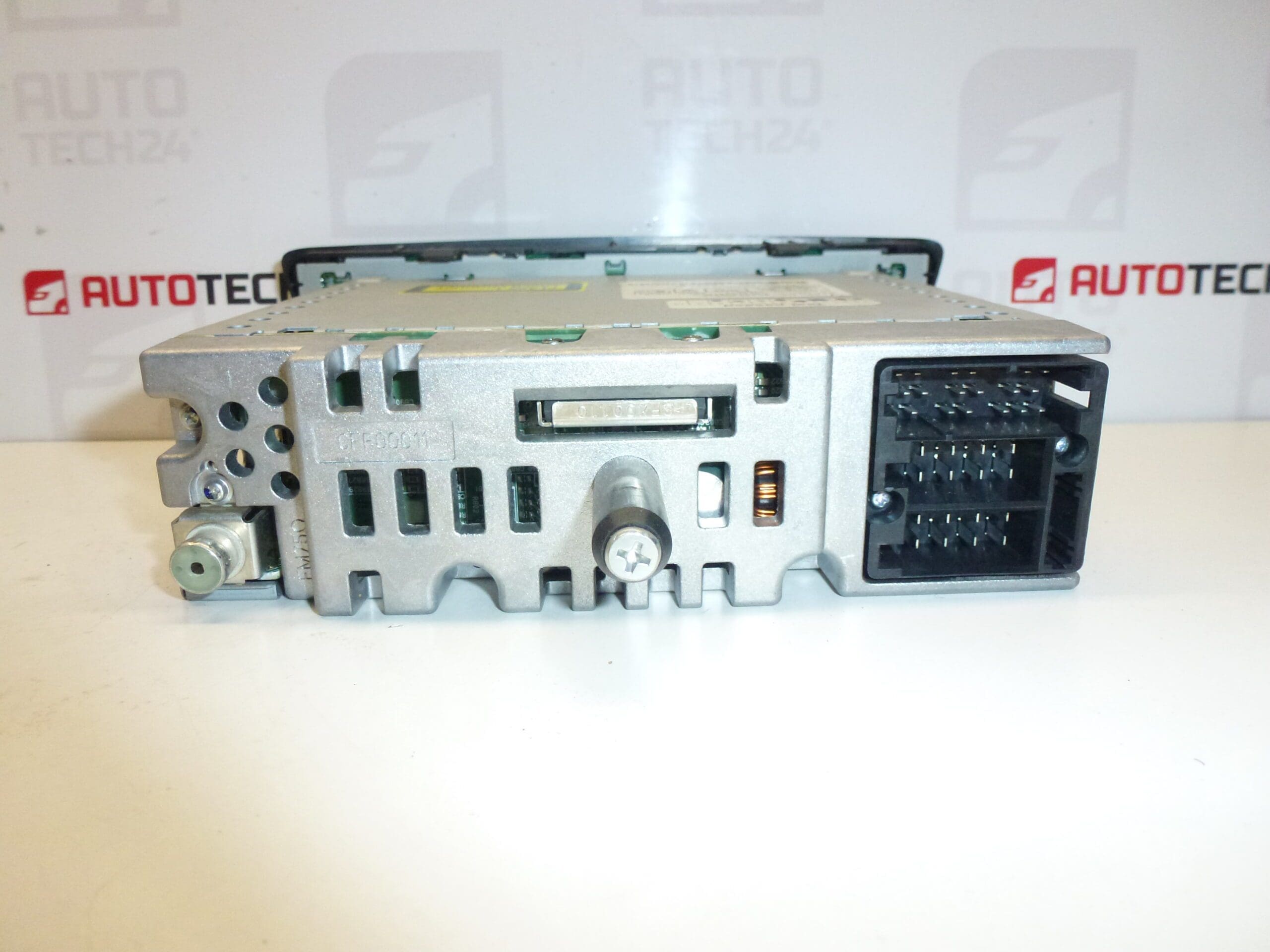 Auto radio radio sa CD-om Citroën C1 Peugeot 107 86120-0H010 6564K6