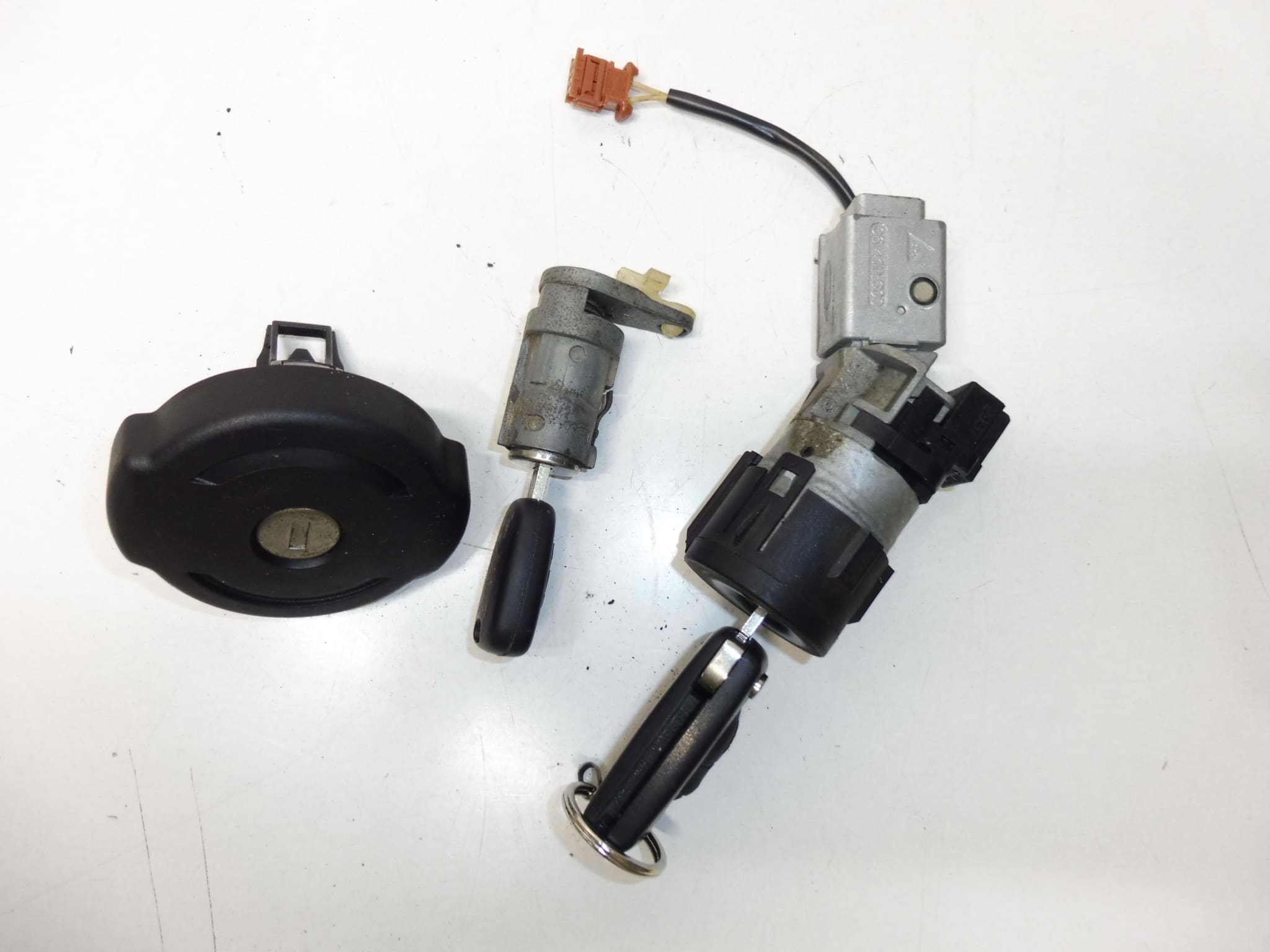 Set brava 2 ključa Peugeot 307 4162KF 4162KG