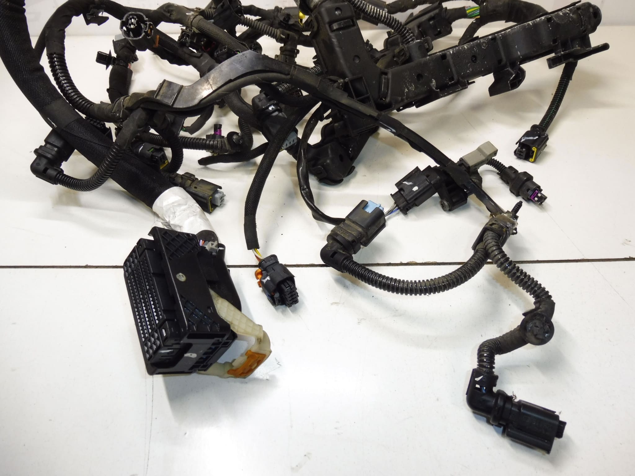 Kabelski svežanj glavnog motora Citroën Peugeot 1.2 HN01 9807341980