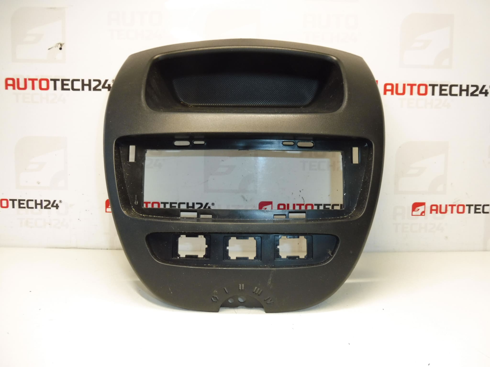 Nadzorna ploča Citroën C1 Peugeot 107 55405-010 8211SG