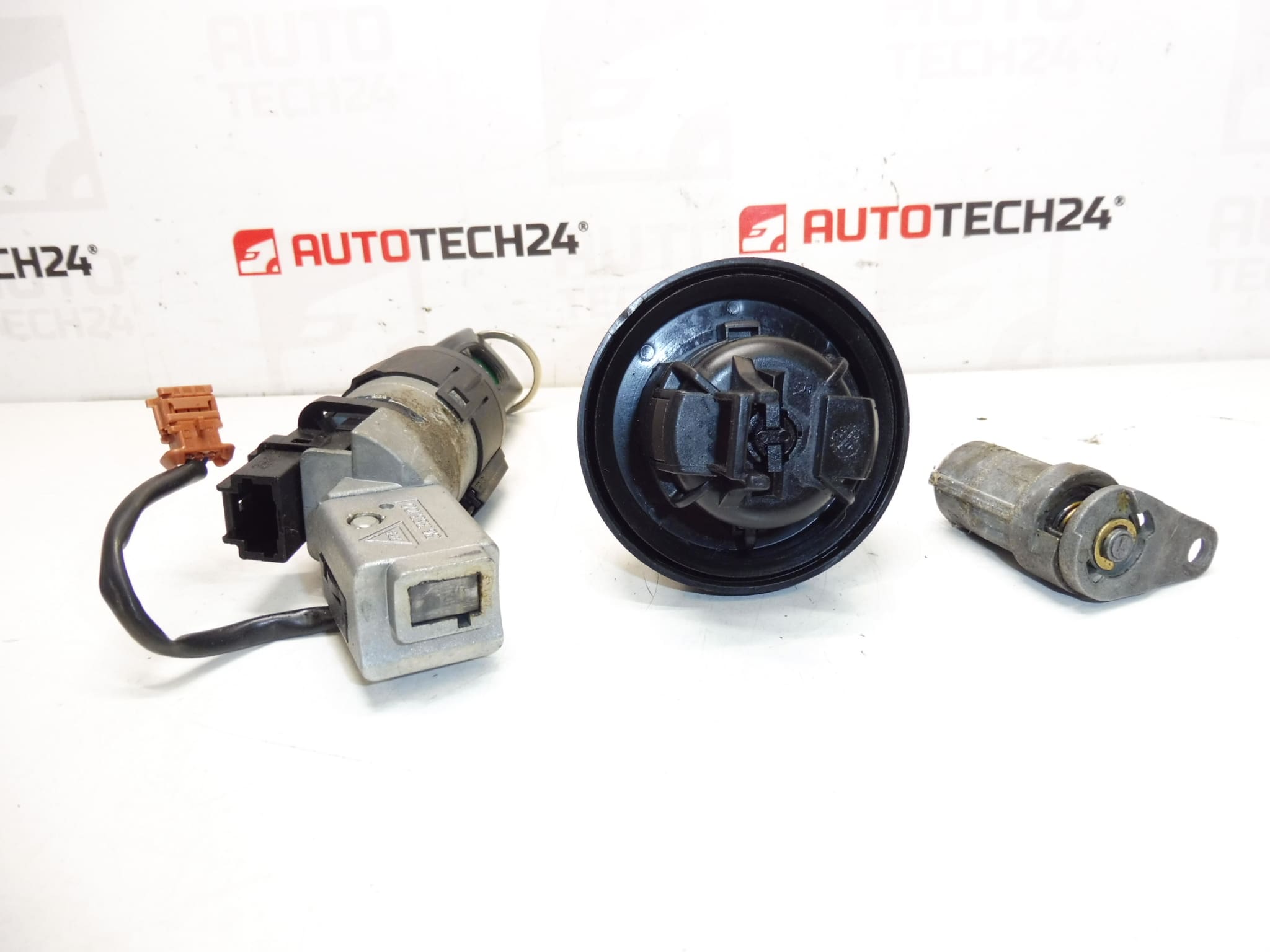 Komplet brava s 2 ključa za Peugeot 307 4162GA 4162KG - Slika 2