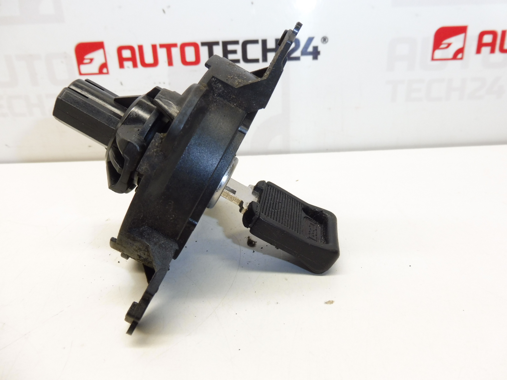 Čep rezervoara + 1 ključ Peugeot 206