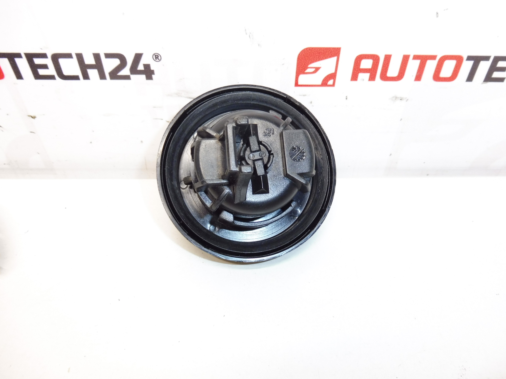 Razvodna kutija, poklopac rezervoara, 1 ključ Peugeot 307 4162AS 4162X4