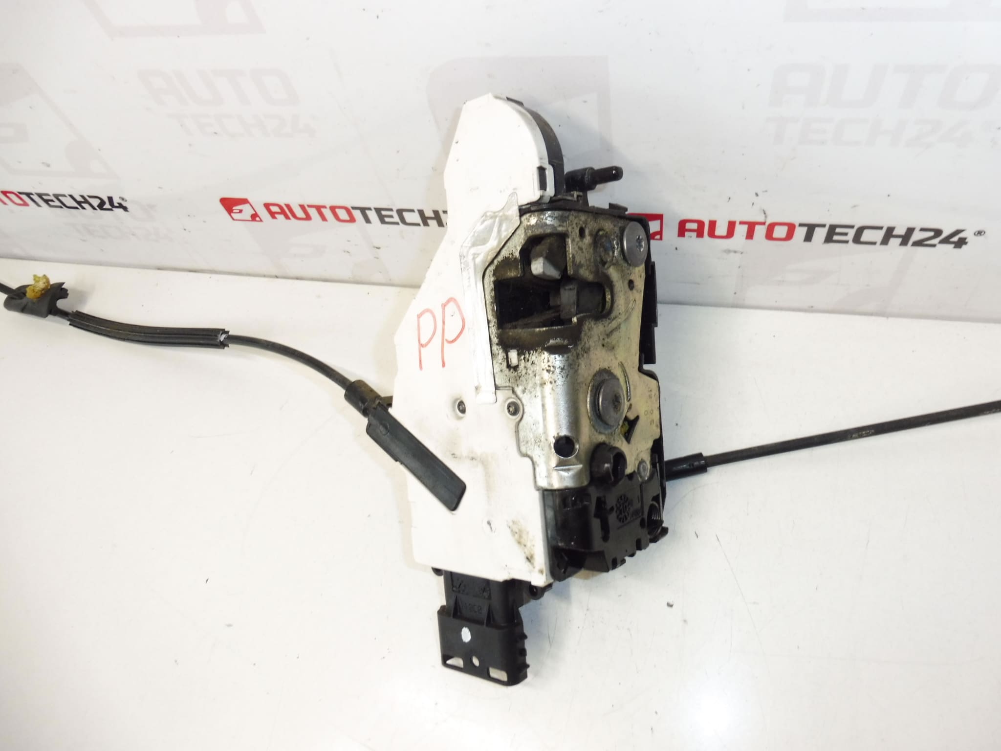 Zamjena brave prednjih desnih vrata za Citroën C4 Grand Picasso 9136Y8 - Slika 2