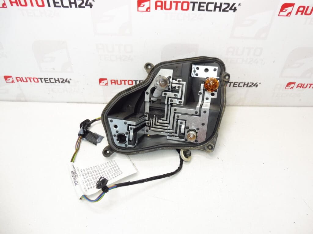 Dio desne svjetiljke Peugeot 301 9674807880