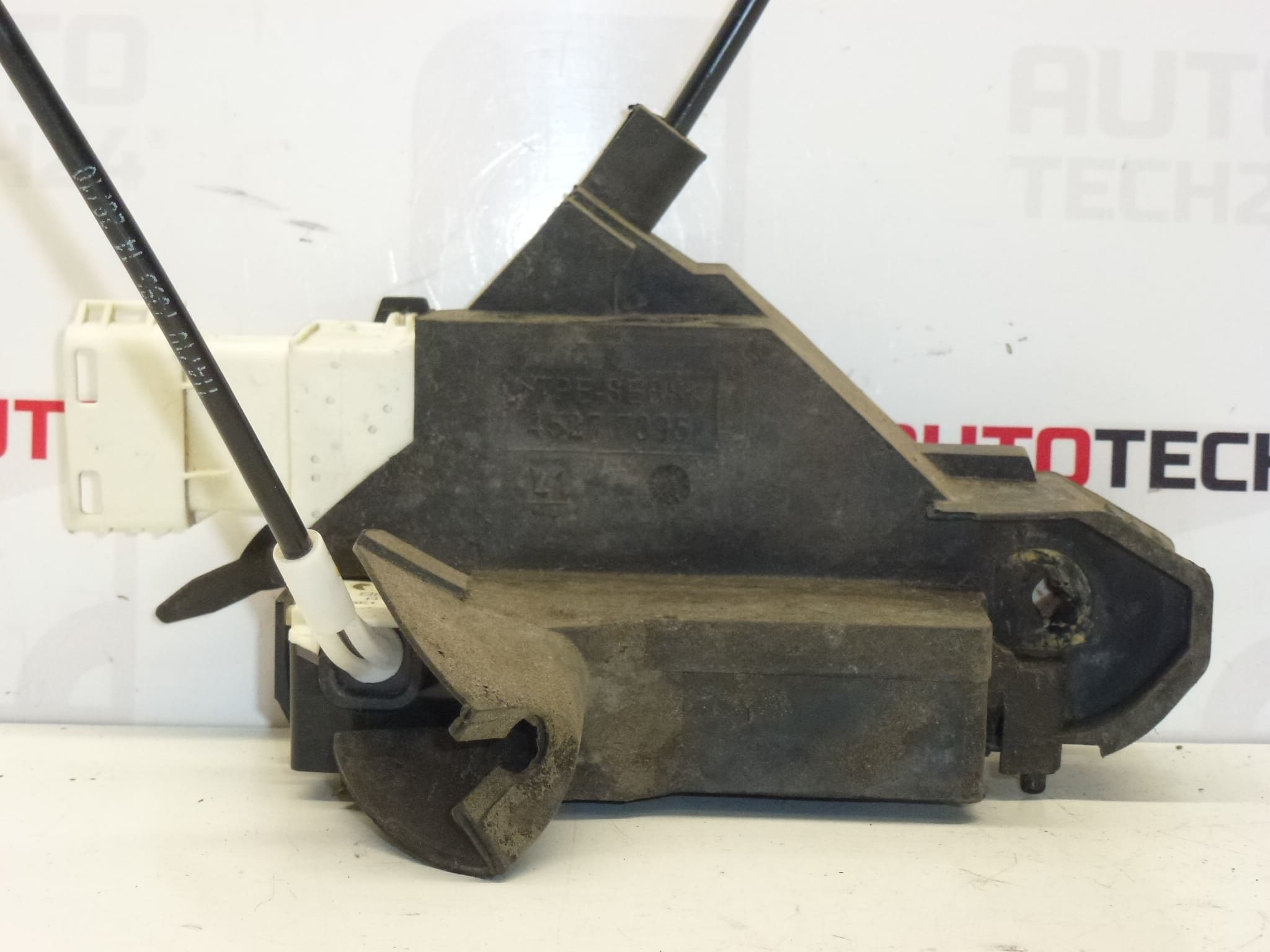 Mehanizam zaključavanja lijevog vrata Peugeot 407, br. 9686683680, 9135FN (rabljeno) - Slika 2