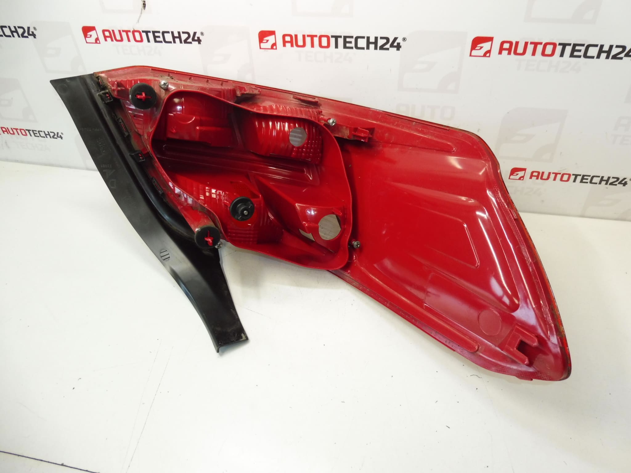 Stražnje desno svjetlo za Peugeot 301 9674807880 - Slika 2