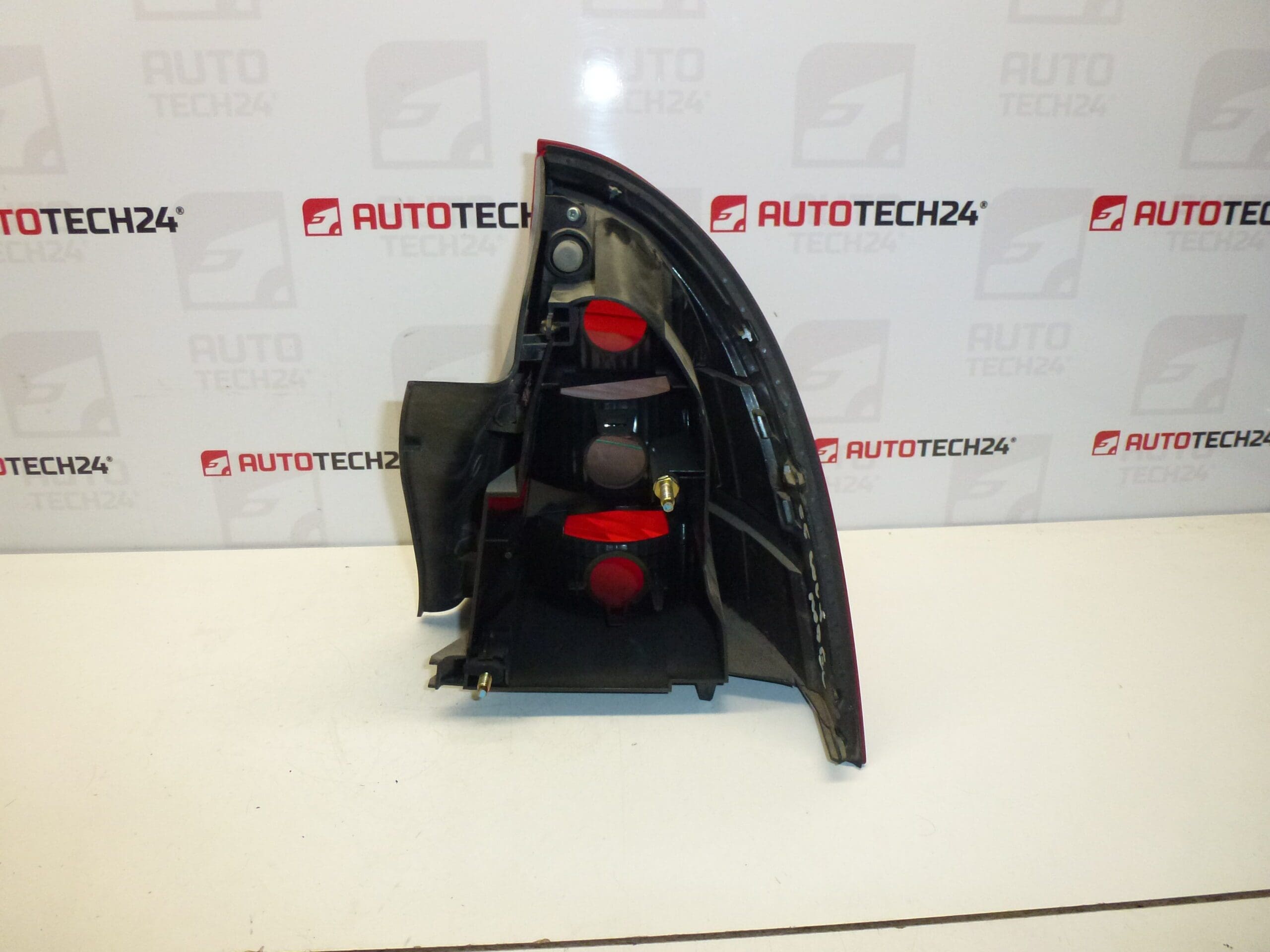 Lijeva stražnja vanjska svjetiljka Citroën C5 II 89032697 6350V3 - Slika 2