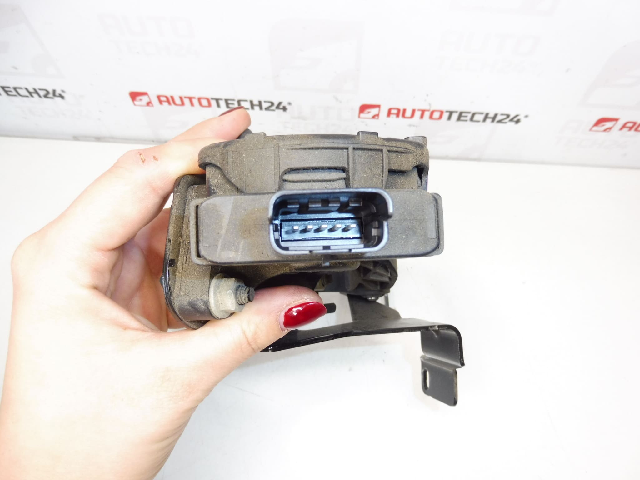 Pedala gasa HELLA za Citroën i Peugeot 1400752980 1601S8 - Slika 2