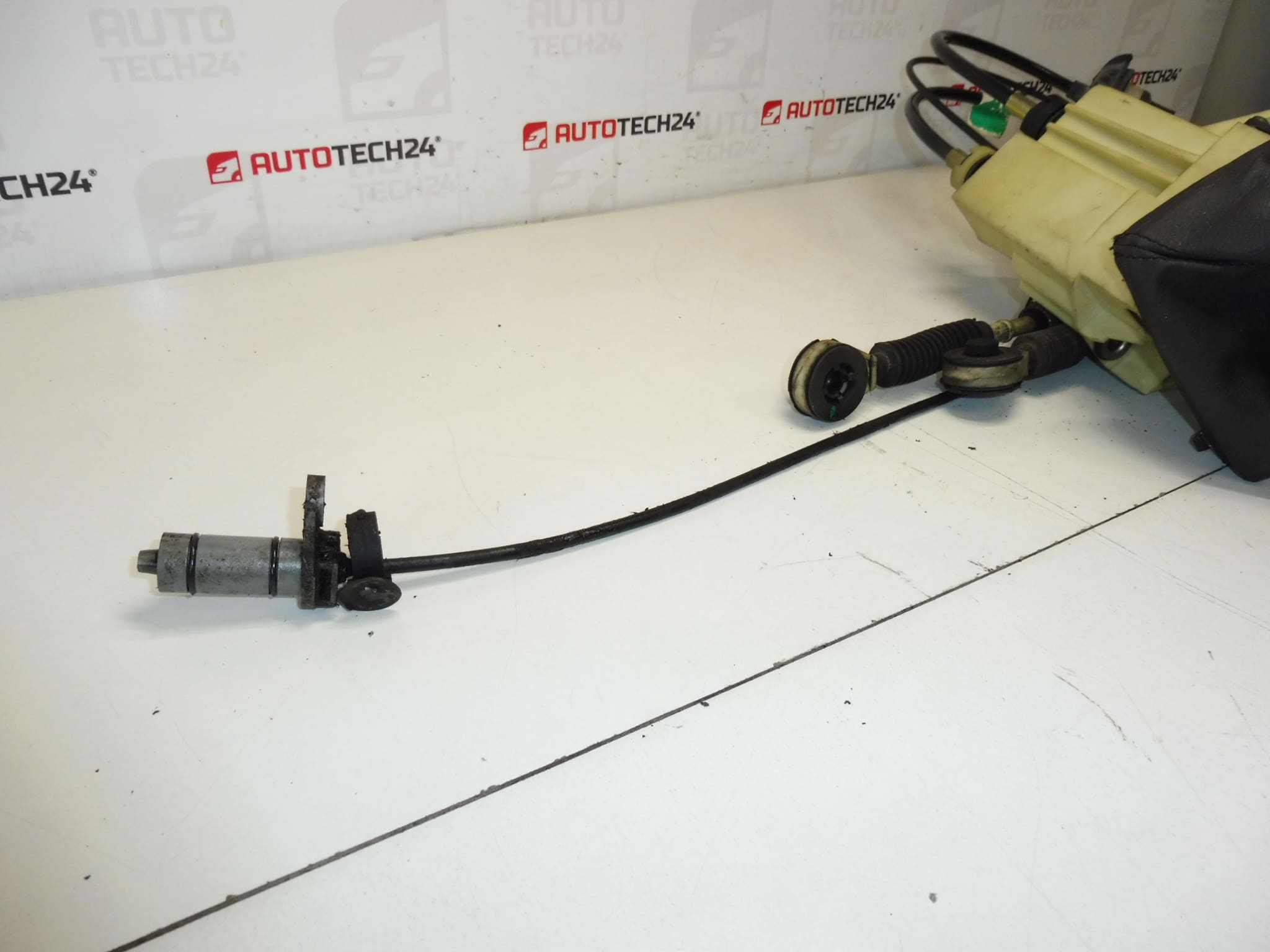 Rabljena poluga i mehanizam 6-stupanjskog mjenjača za Citroën/Peugeot (PSA) 2400P7 2444X8 241059 - Slika 2