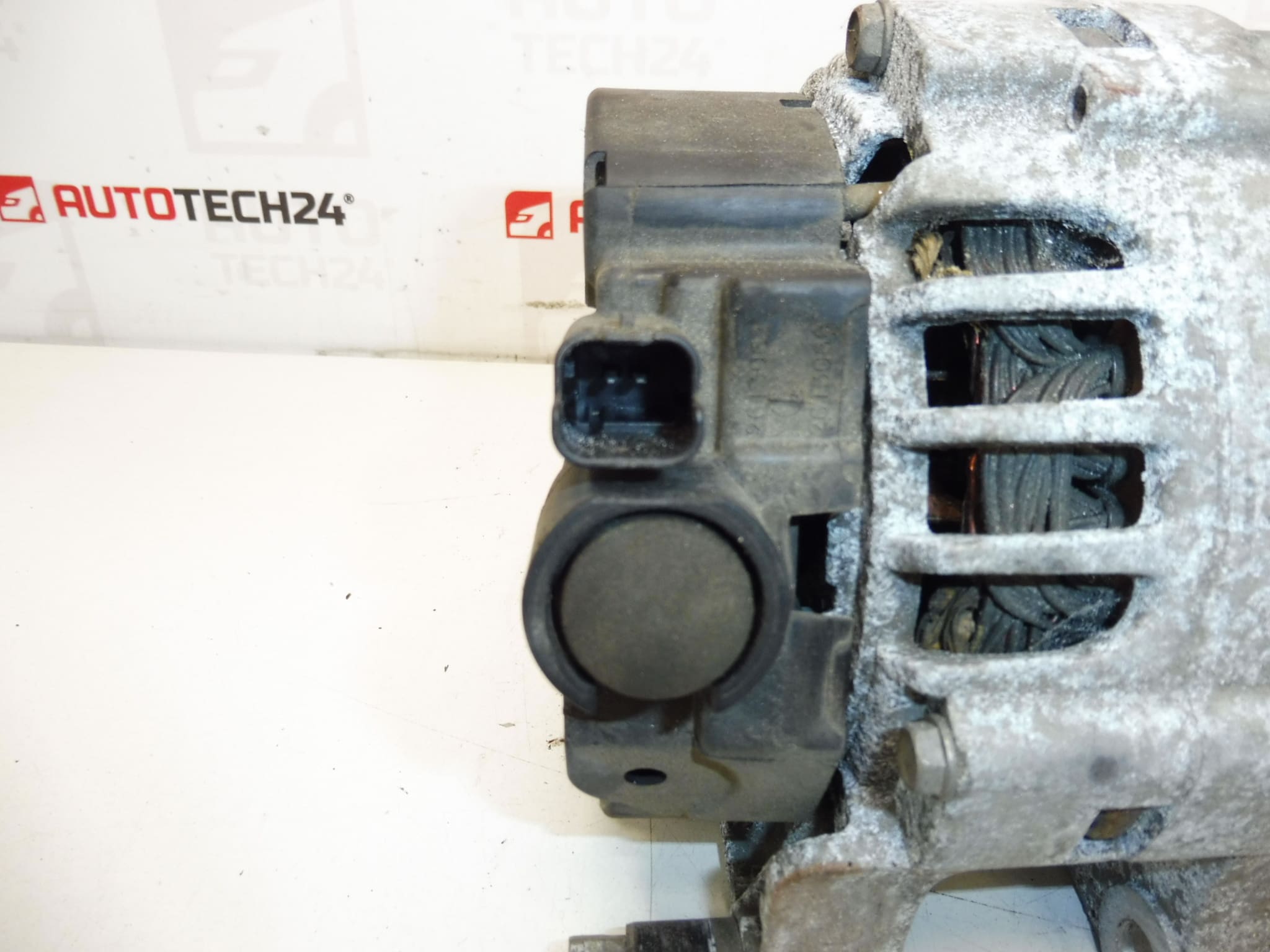 Alternator Valeo TG9B065 CL8+ za Citroën i Peugeot 9649611680 5705KZ - Slika 2